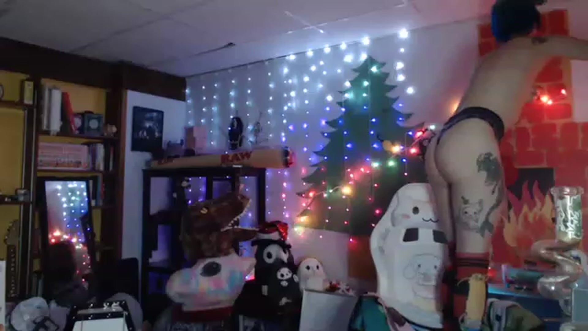 Gallery image thumbnail from El_Dragon69's myfreecams stream on, 11/21/2022, 10:31 image 8 of 20
