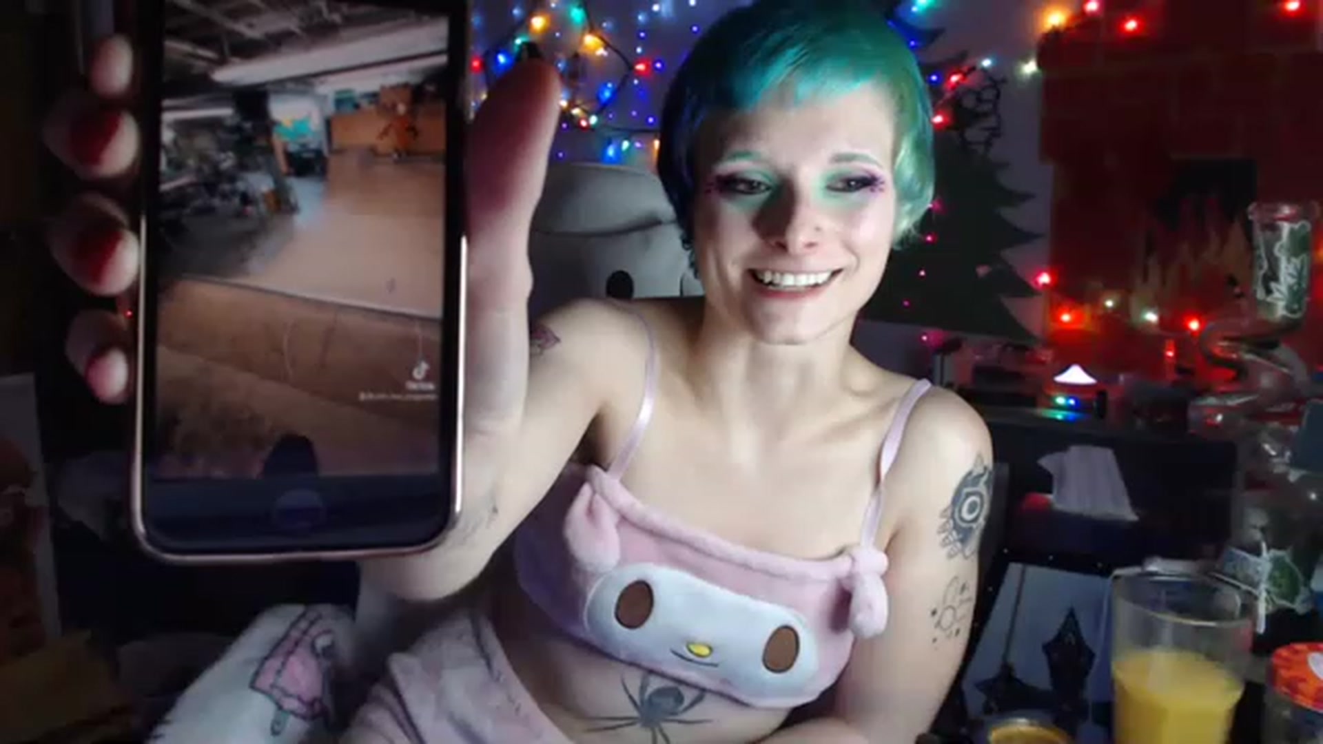 Gallery image thumbnail from El_Dragon69's myfreecams stream on, 11/23/2022, 12:35 image 11 of 20