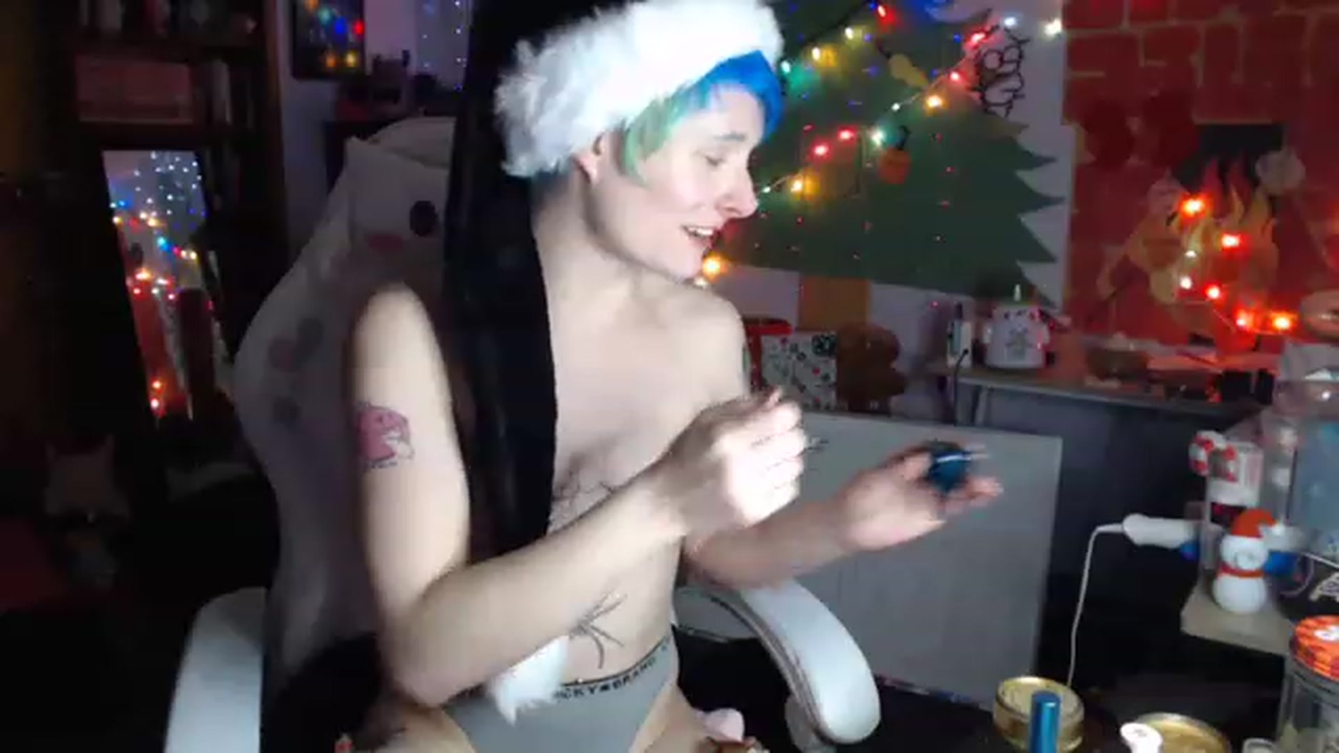 Gallery image thumbnail from El_Dragon69's myfreecams stream on, 12/25/2022, 12:06 image 16 of 20