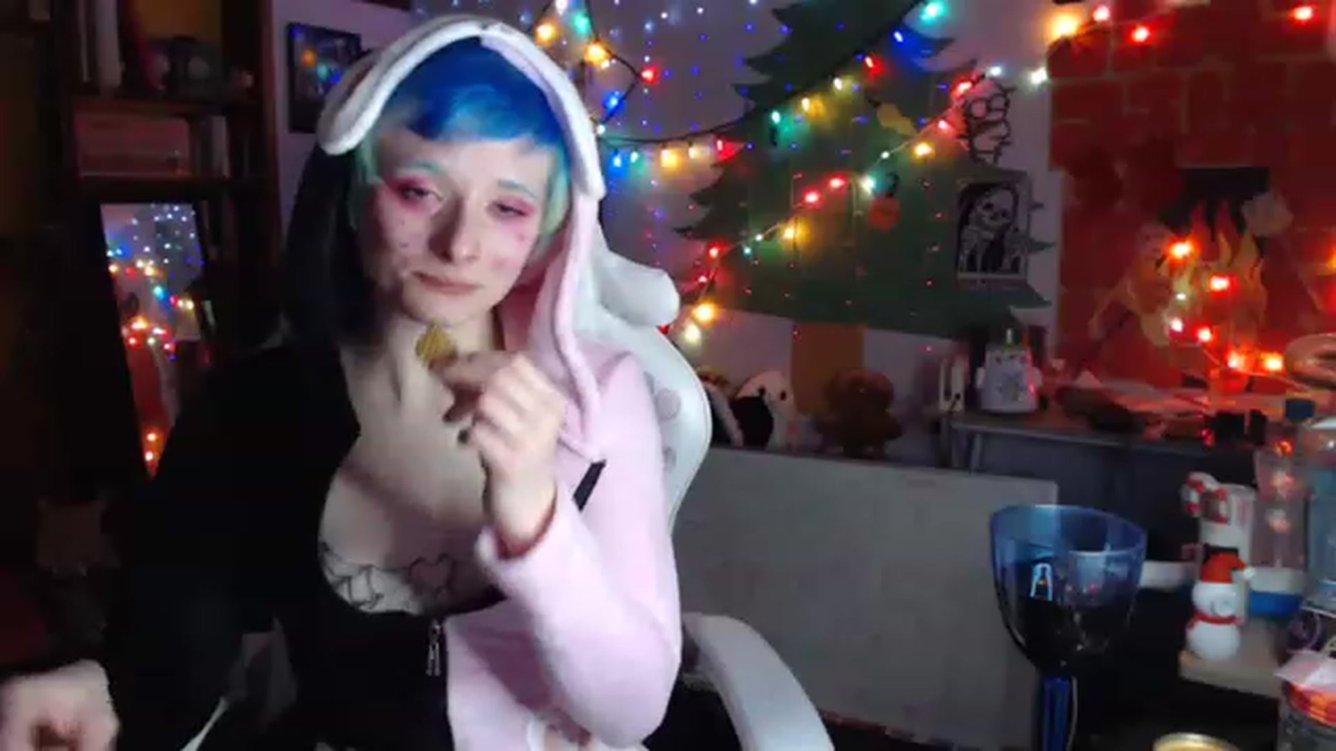 Gallery image thumbnail from El_Dragon69's myfreecams stream on, 12/26/2022, 11:11 image 11 of 20