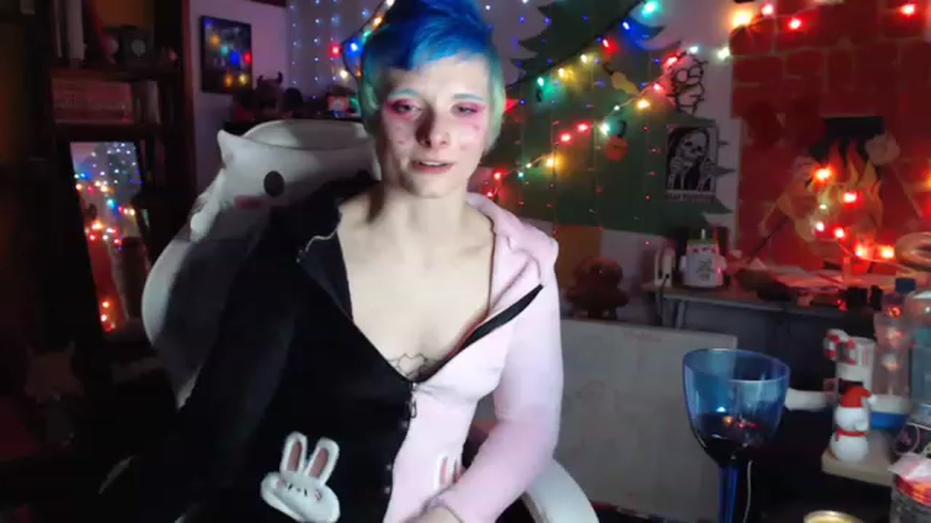 Gallery image thumbnail from El_Dragon69's myfreecams stream on, 12/26/2022, 11:11 image 14 of 20