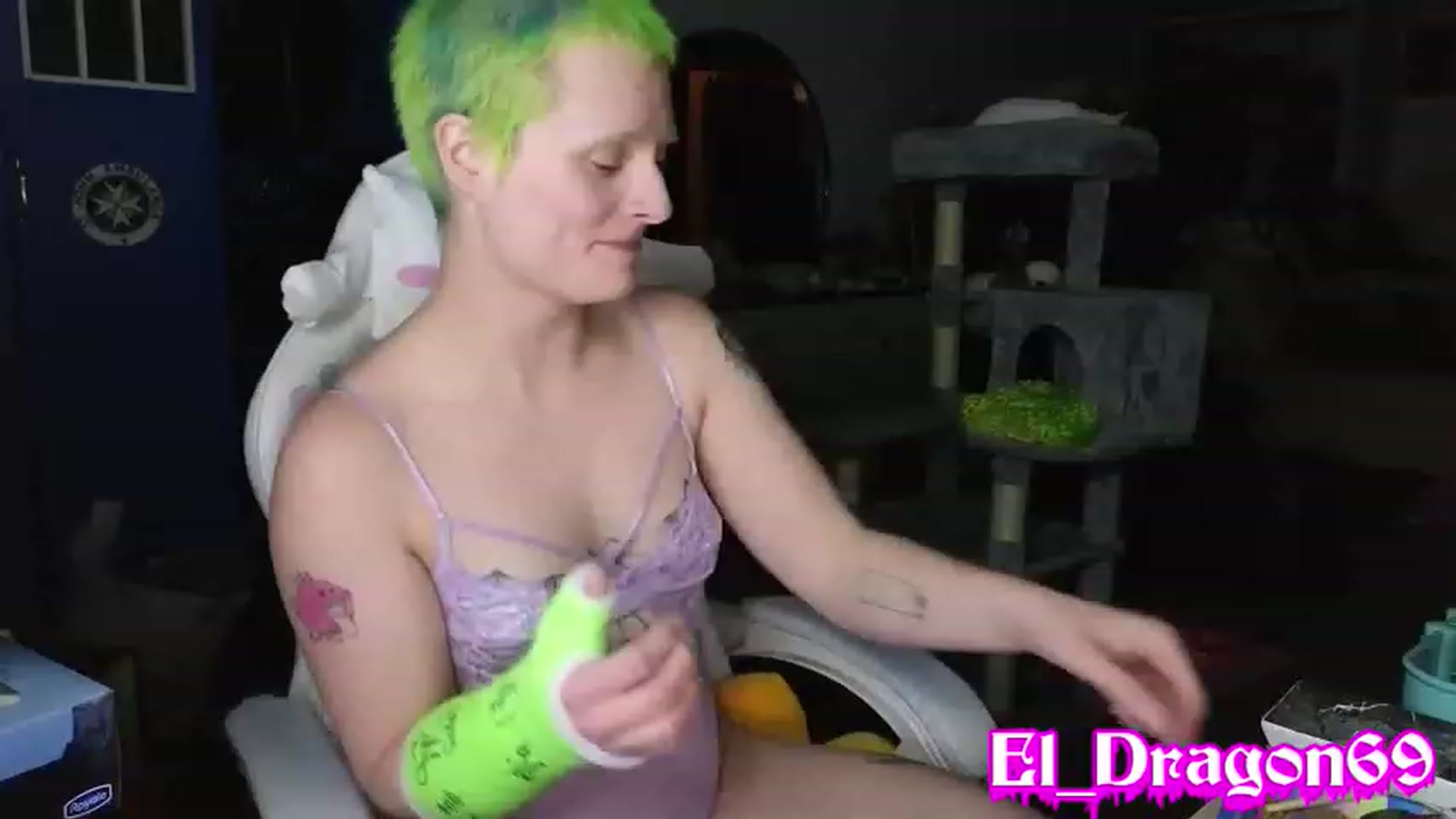 Gallery image thumbnail from El_Dragon69's myfreecams stream on, 05/23/2023, 08:43 image 15 of 20