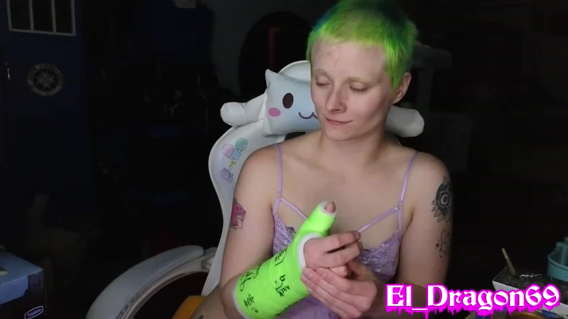 Gallery image thumbnail from El_Dragon69's myfreecams stream on, 05/23/2023, 08:43 image 19 of 20