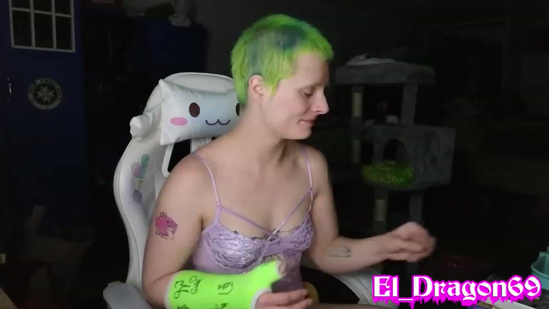 Gallery image thumbnail from El_Dragon69's myfreecams stream on, 05/23/2023, 08:43 image 7 of 20