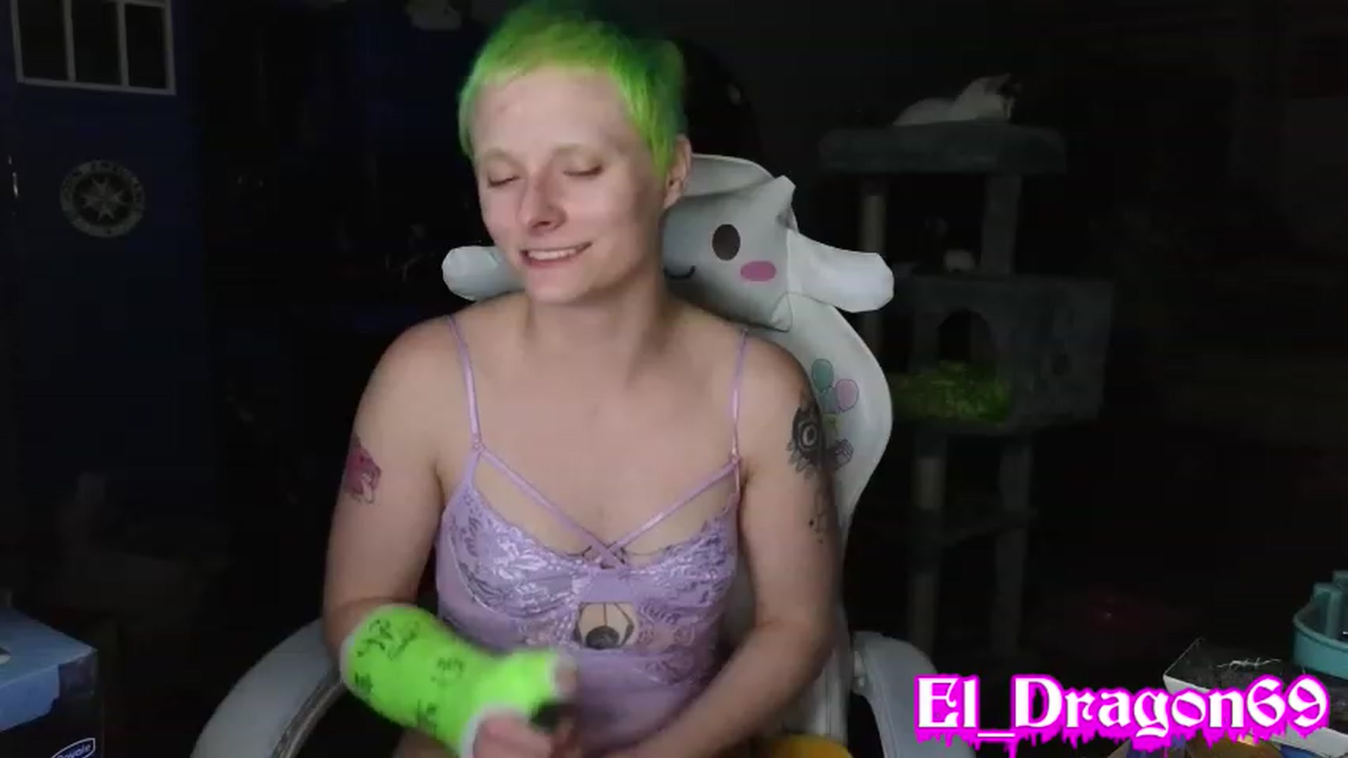 Gallery image thumbnail from El_Dragon69's myfreecams stream on, 05/23/2023, 08:43 image 12 of 20