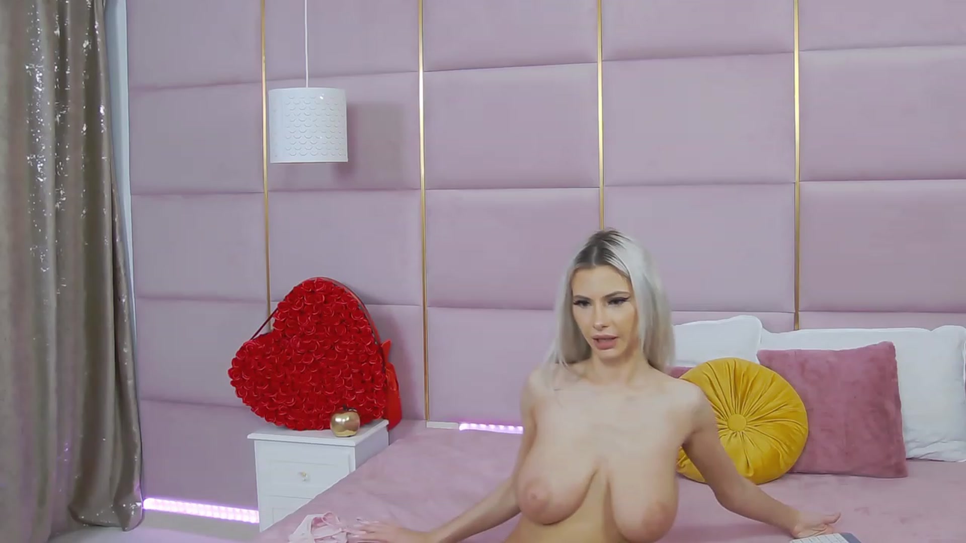 Gallery image thumbnail from ElaBlue's myfreecams stream on, 07/03/2023, 22:07 image 13 of 20
