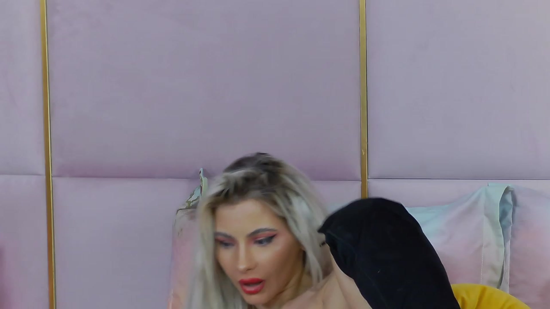Gallery image thumbnail from ElaBlue's myfreecams stream on, 08/15/2023, 02:53 image 2 of 20