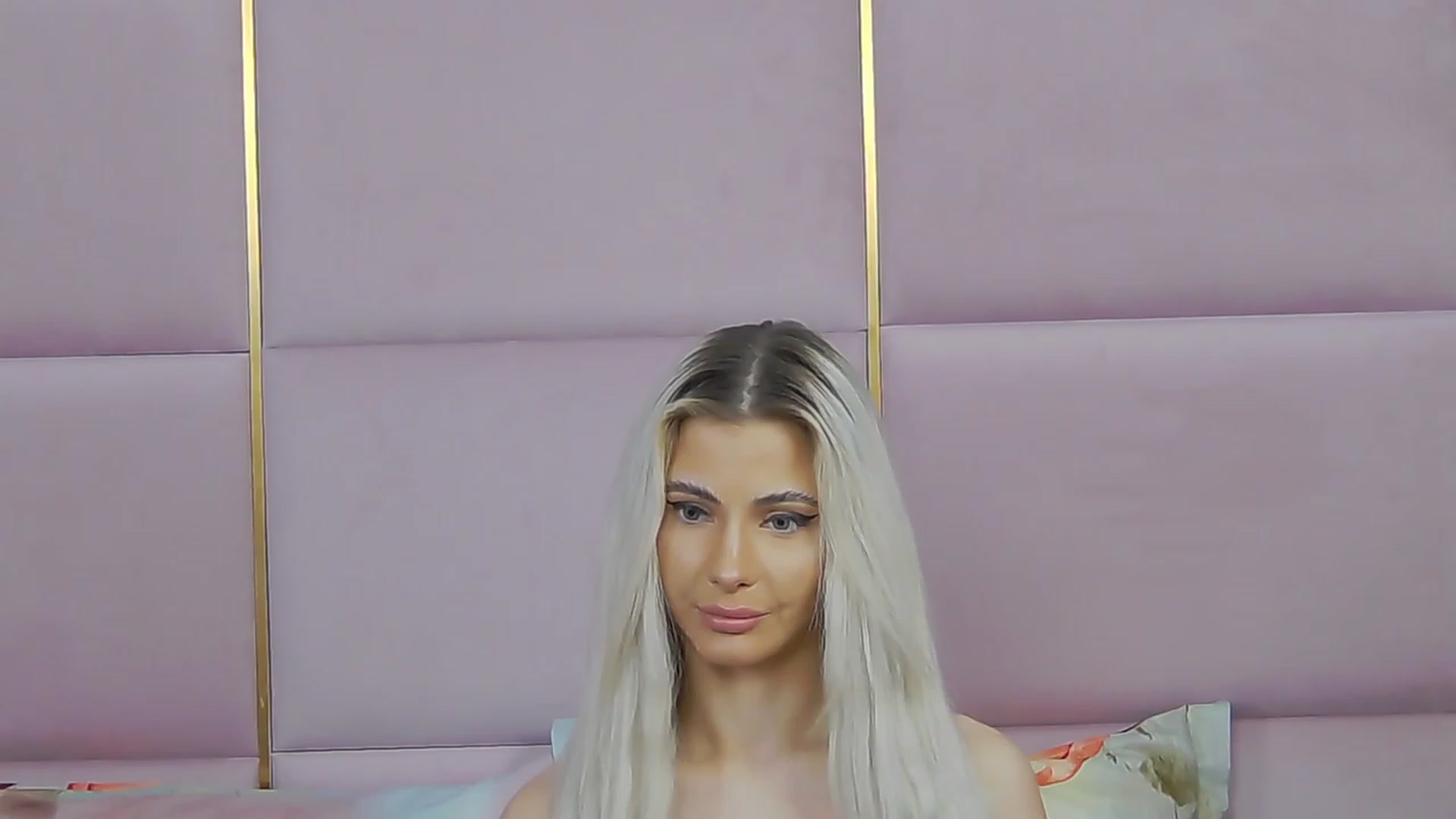 Gallery image thumbnail from ElaBlue's myfreecams stream on, 08/17/2023, 24:04 image 14 of 20