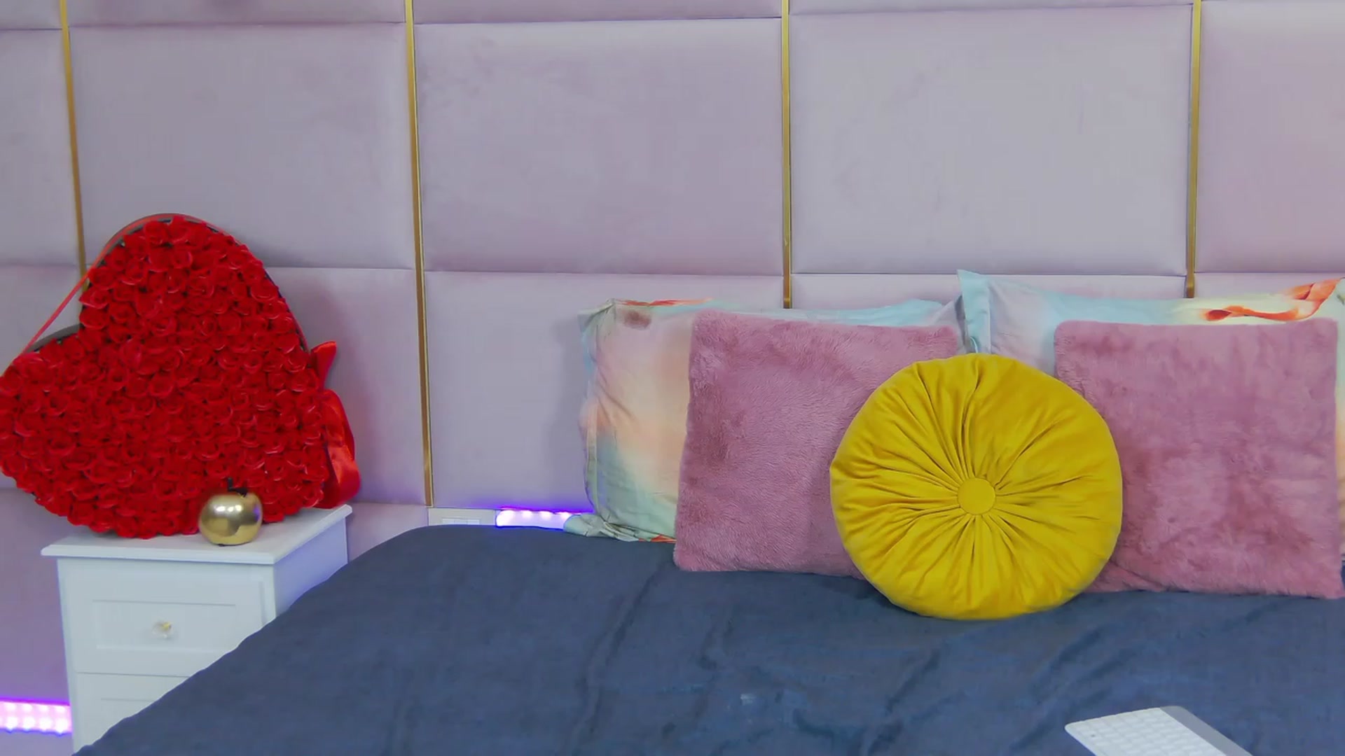 Gallery image thumbnail from ElaBlue's myfreecams stream on, 08/22/2023, 08:30 image 9 of 20