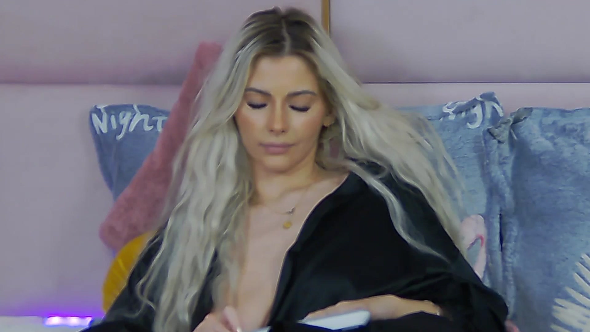 Gallery image thumbnail from ElaBlue's myfreecams stream on, 08/26/2023, 10:36 image 12 of 20