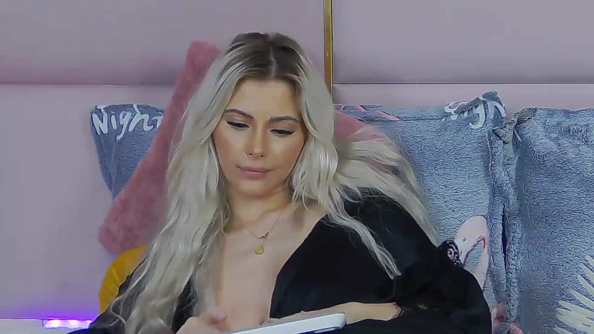 Gallery image thumbnail from ElaBlue's myfreecams stream on, 08/26/2023, 10:36 image 16 of 20