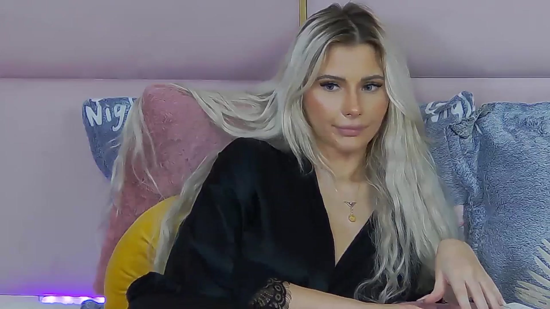 Gallery image thumbnail from ElaBlue's myfreecams stream on, 08/26/2023, 10:36 image 5 of 20