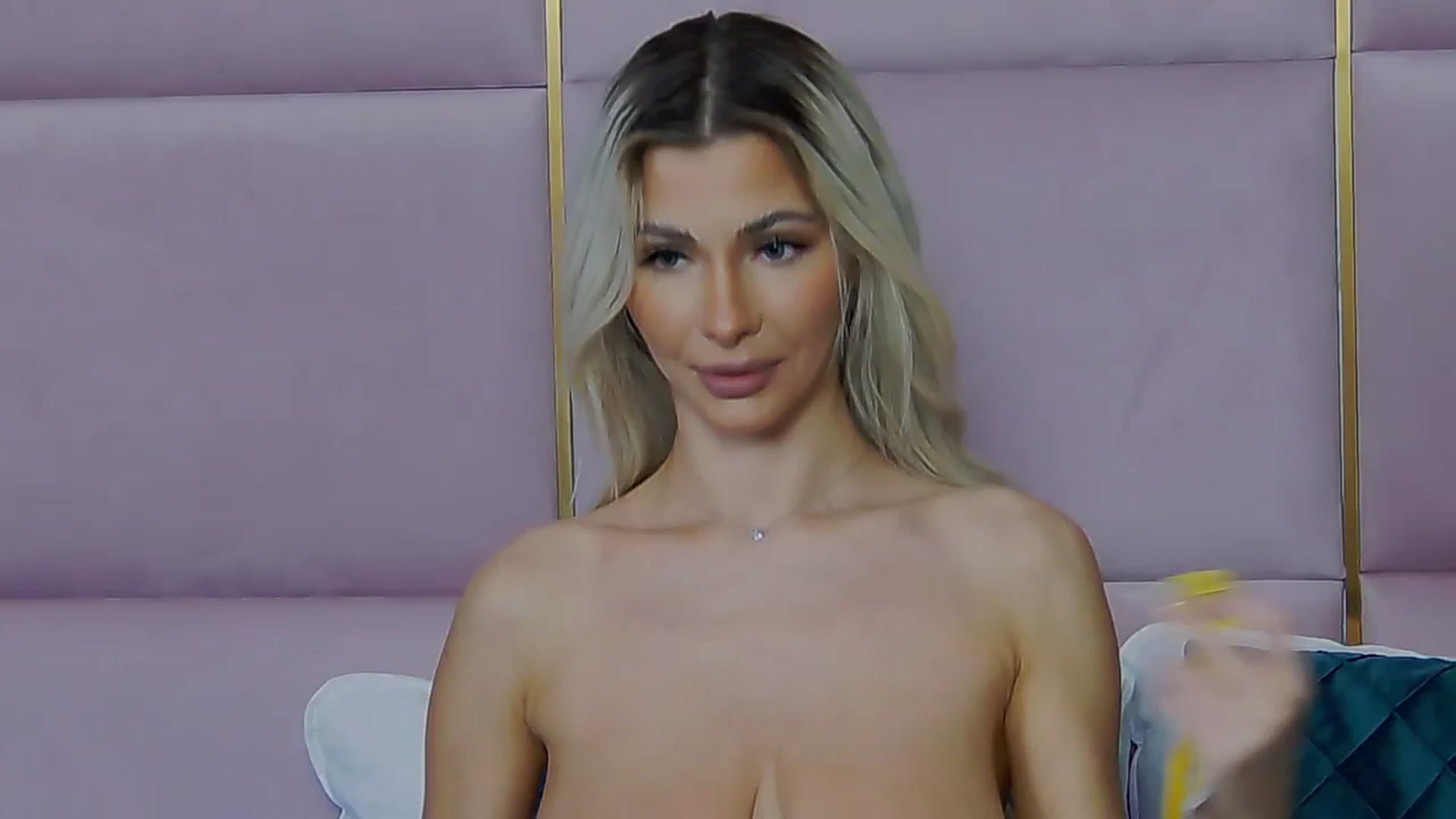 Gallery image thumbnail from ElaBlue's myfreecams stream on, 09/21/2023, 04:41 image 6 of 20