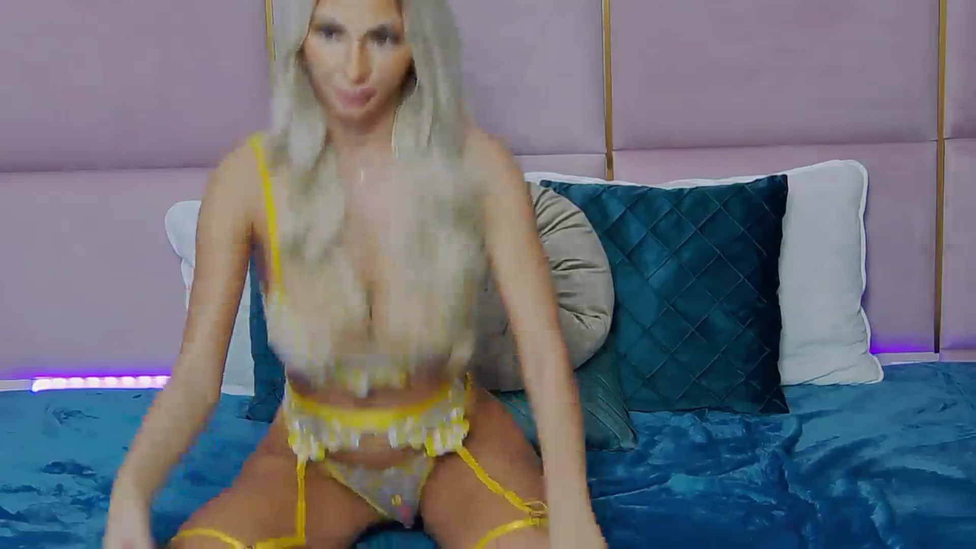 Gallery image thumbnail from ElaBlue's myfreecams stream on, 09/22/2023, 10:07 image 2 of 20