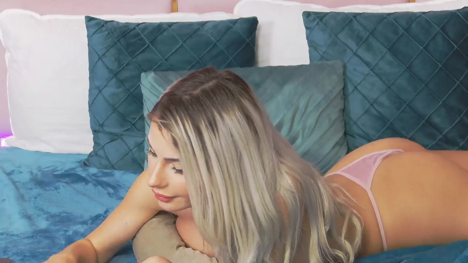 Gallery image thumbnail from ElaBlue's myfreecams stream on, 10/14/2023, 08:02 image 17 of 20