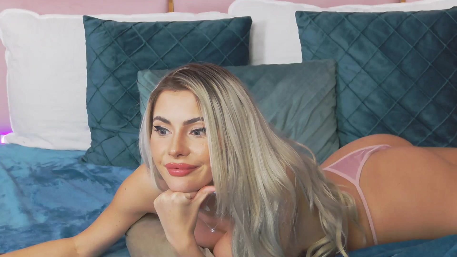 Gallery image thumbnail from ElaBlue's myfreecams stream on, 10/14/2023, 08:02 image 2 of 20