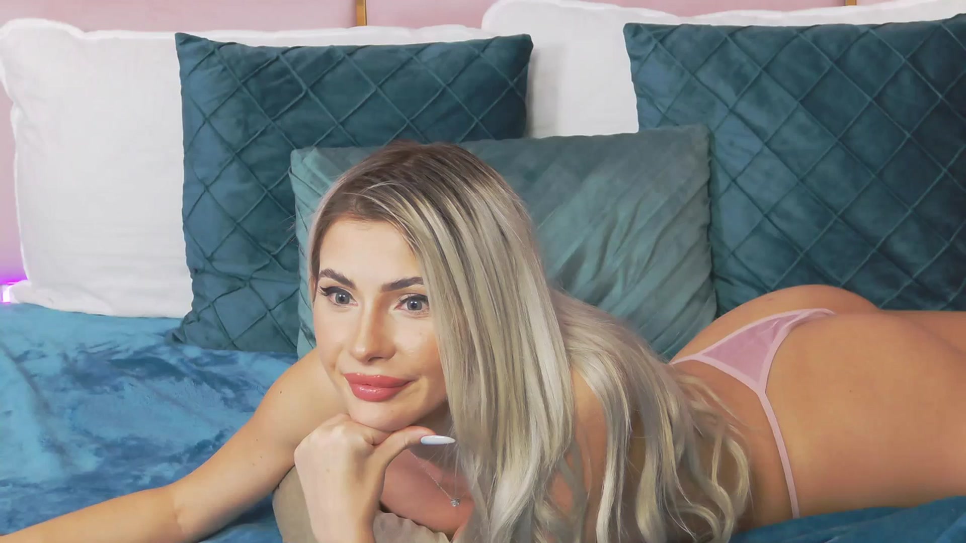 Gallery image thumbnail from ElaBlue's myfreecams stream on, 10/14/2023, 08:02 image 19 of 20