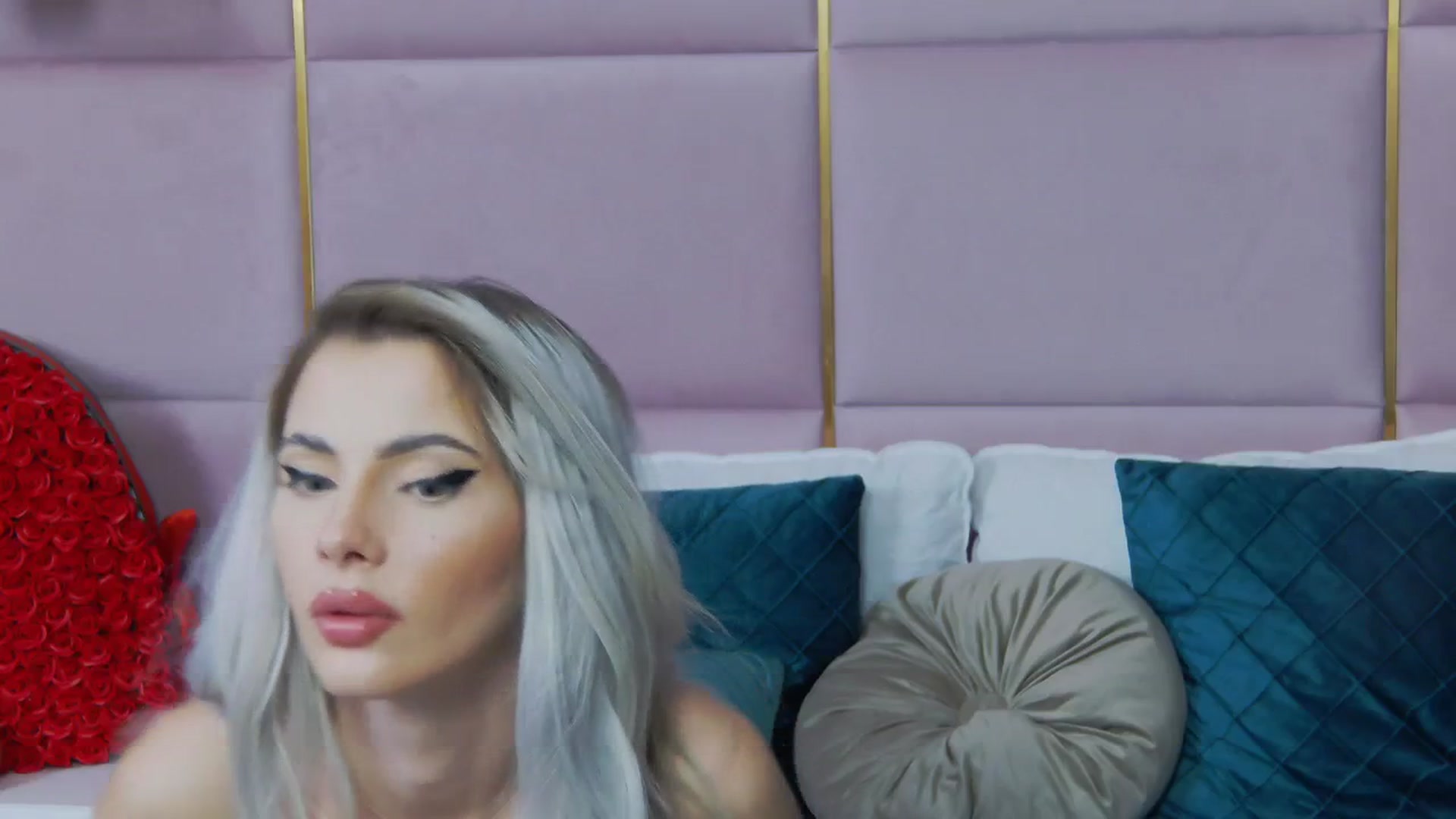 Gallery image thumbnail from ElaBlue's myfreecams stream on, 10/17/2023, 07:13 image 3 of 20