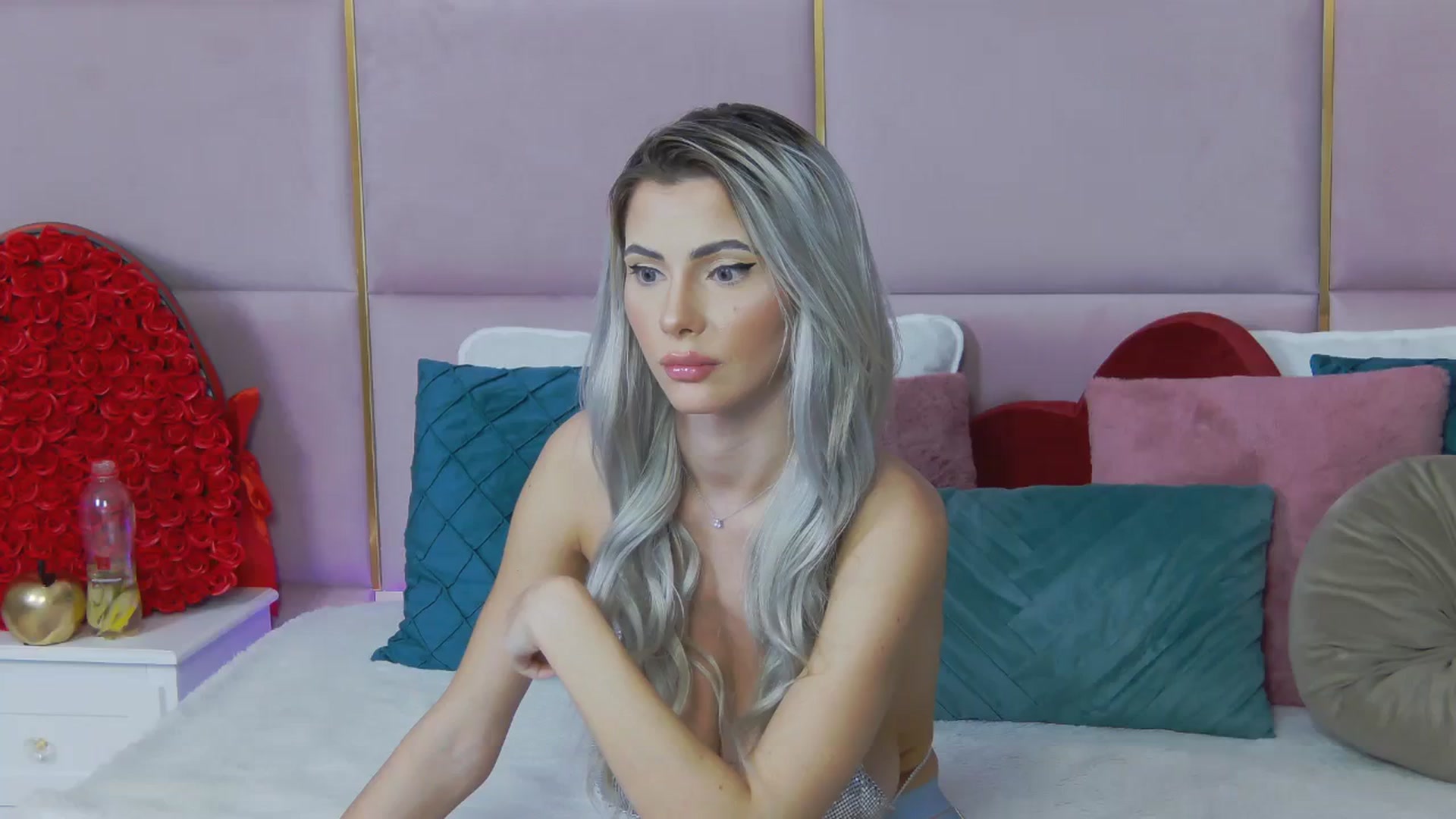Gallery image thumbnail from ElaBlue's myfreecams stream on, 10/18/2023, 08:26 image 8 of 20