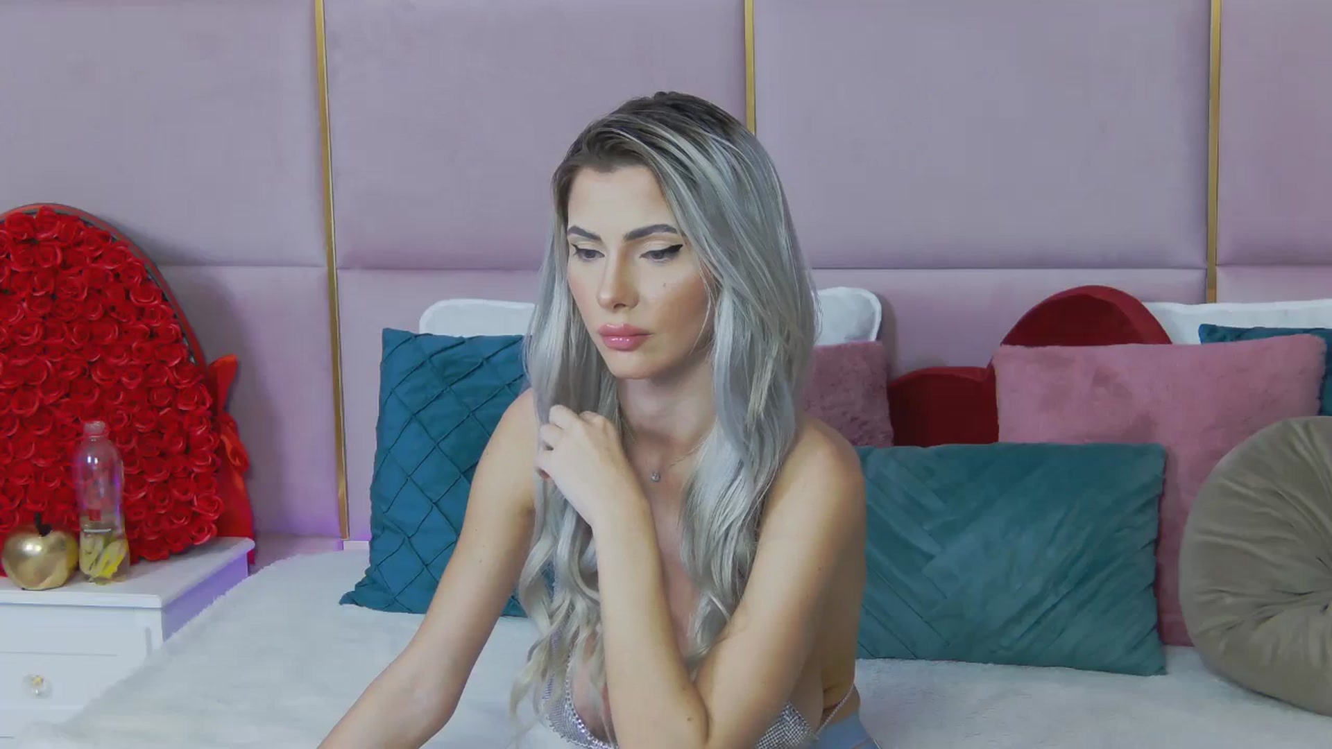 Gallery image thumbnail from ElaBlue's myfreecams stream on, 10/18/2023, 08:26 image 9 of 20