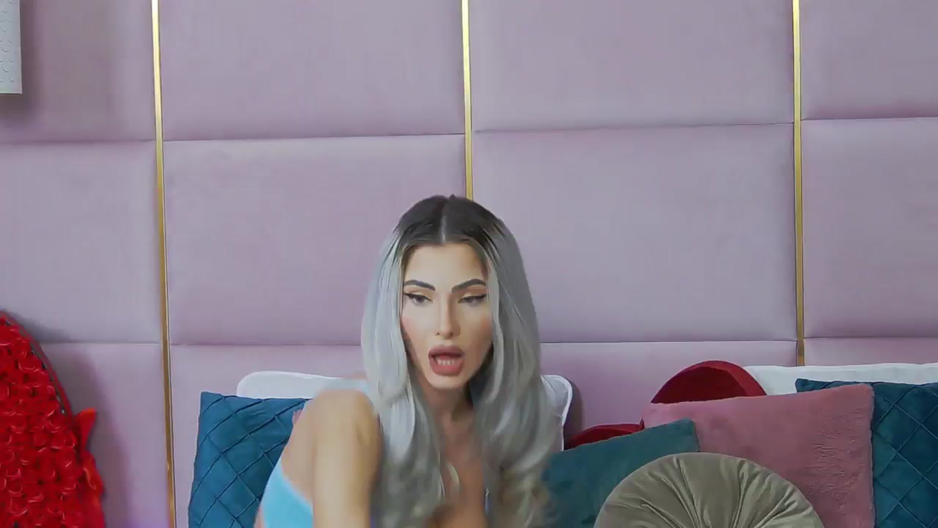 Gallery image thumbnail from ElaBlue's myfreecams stream on, 10/31/2023, 24:59 image 6 of 20