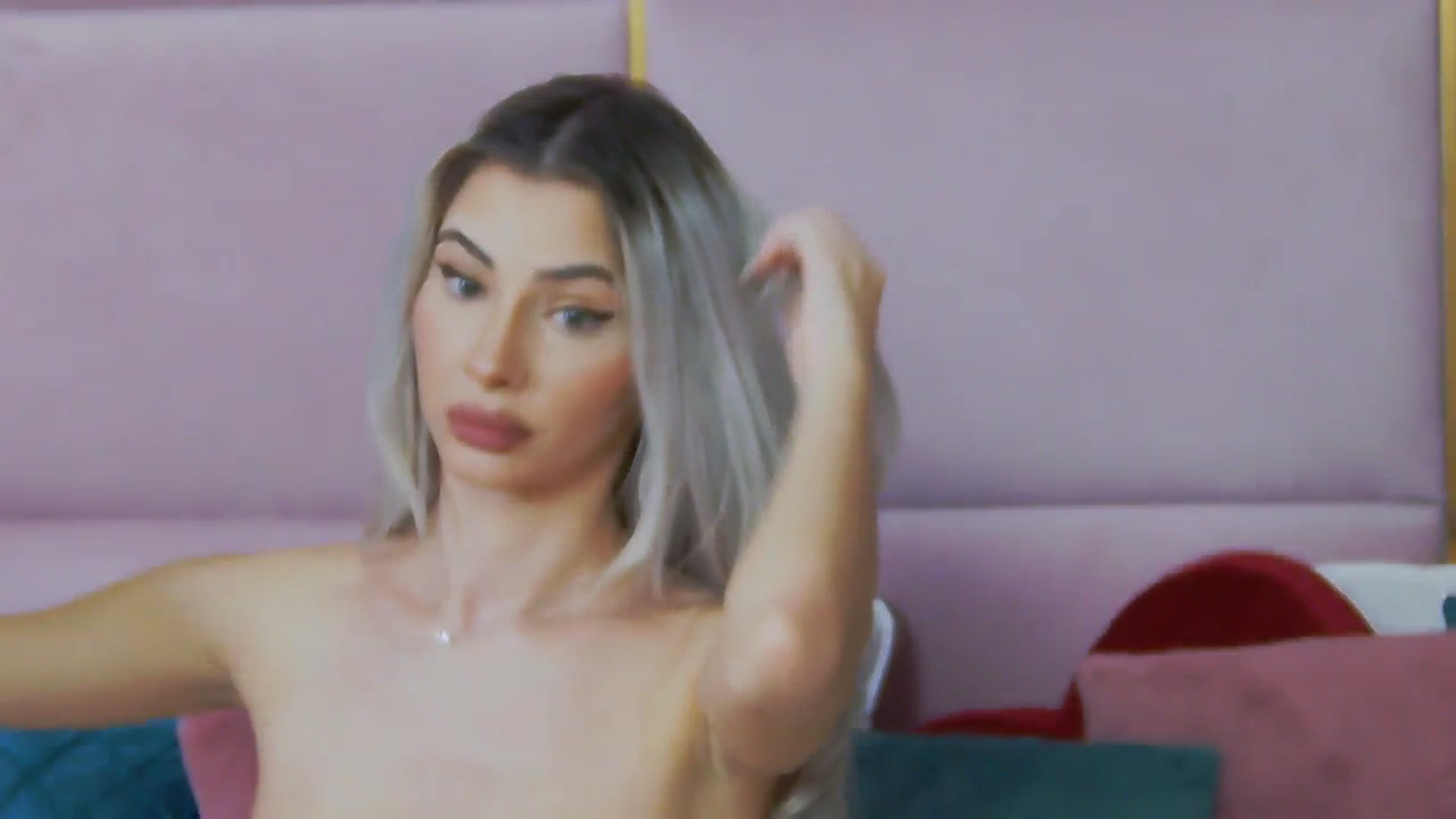 Gallery image thumbnail from ElaBlue's myfreecams stream on, 10/31/2023, 01:30 image 10 of 20