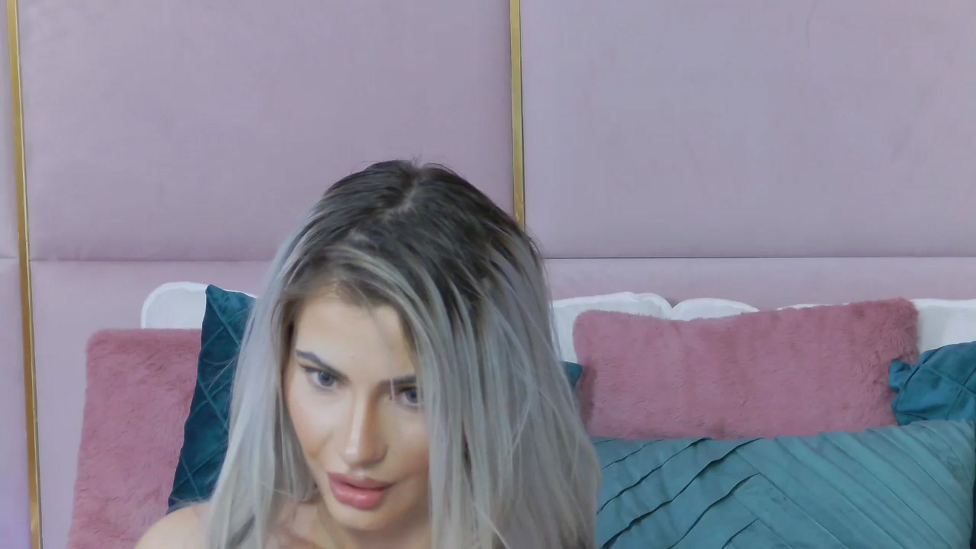 Gallery image thumbnail from ElaBlue's myfreecams stream on, 11/04/2023, 11:06 image 2 of 20