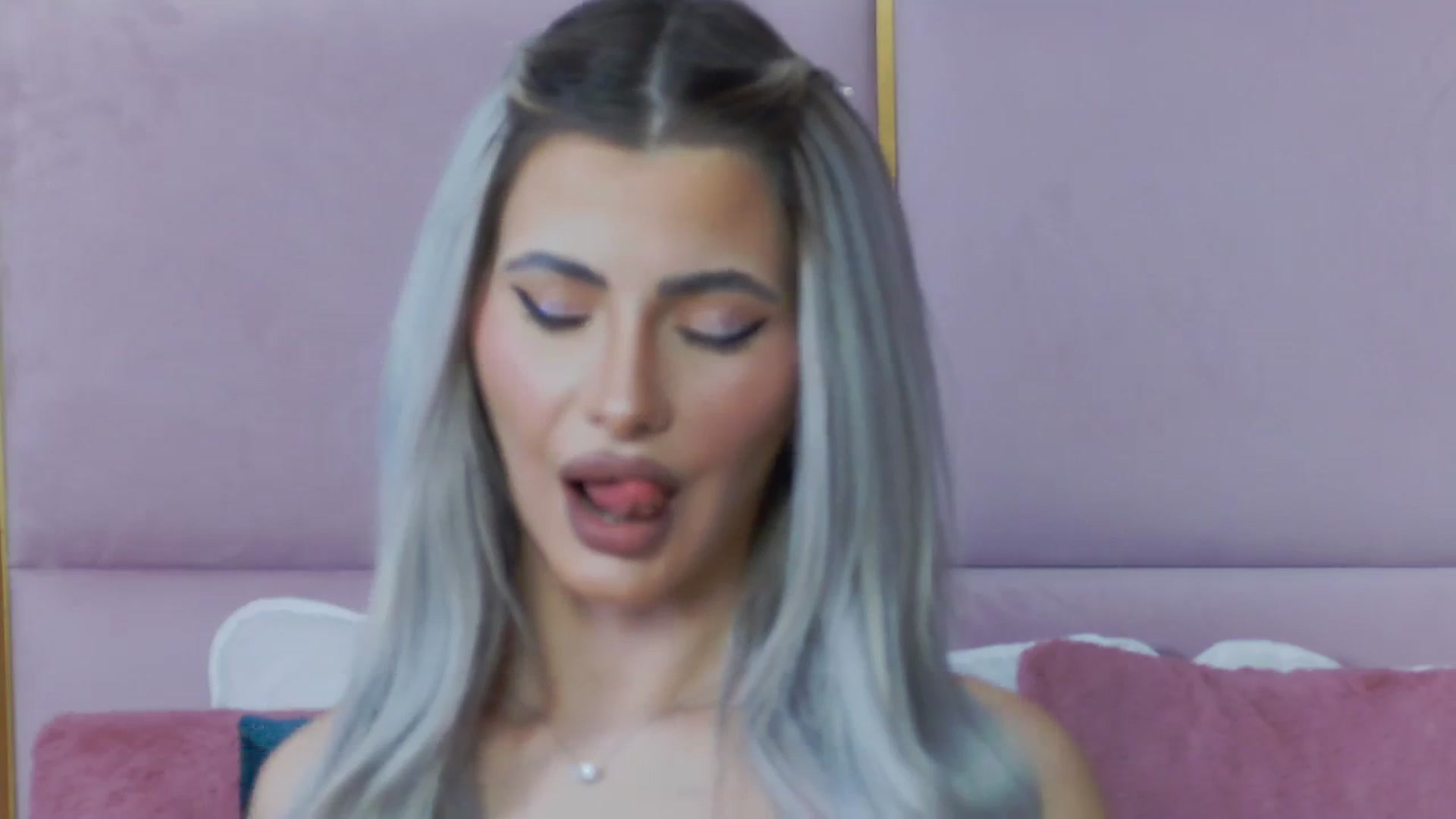 Gallery image thumbnail from ElaBlue's myfreecams stream on, 11/08/2023, 04:52 image 4 of 20
