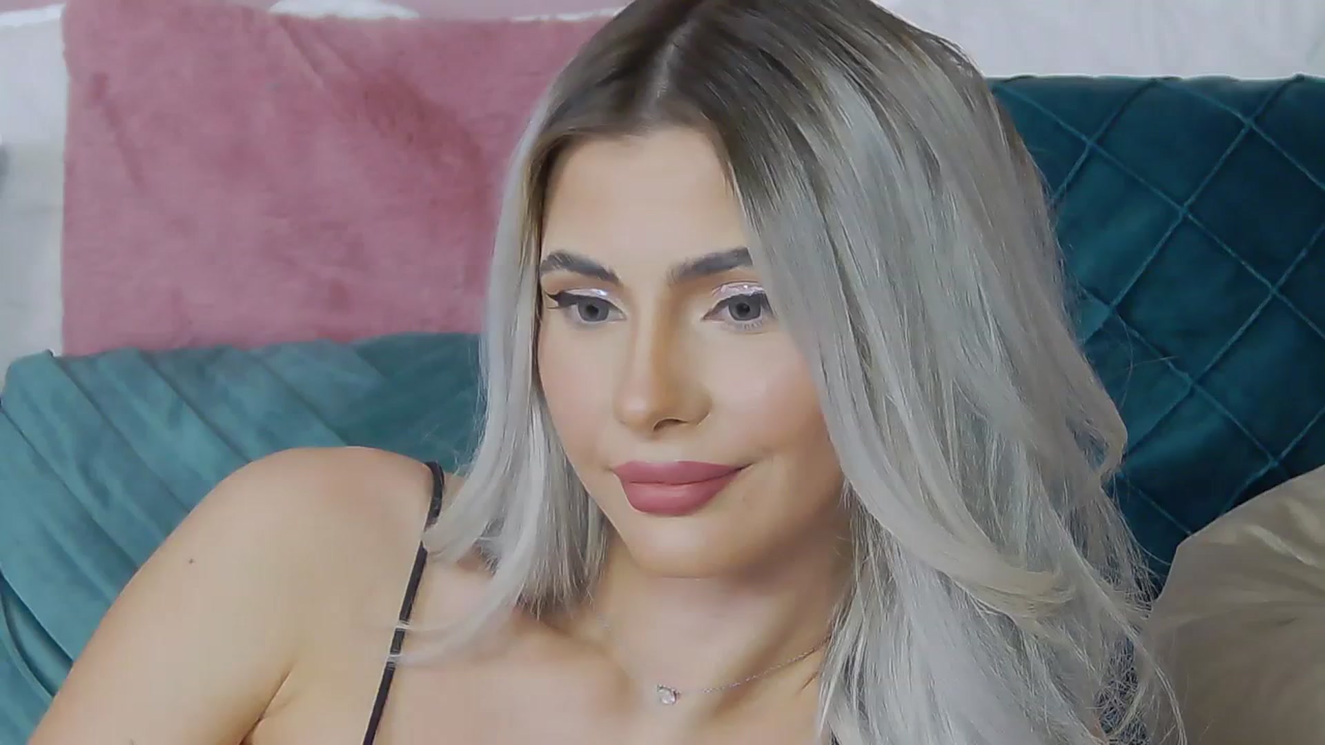 Gallery image thumbnail from ElaBlue's myfreecams stream on, 11/09/2023, 06:46 image 19 of 20