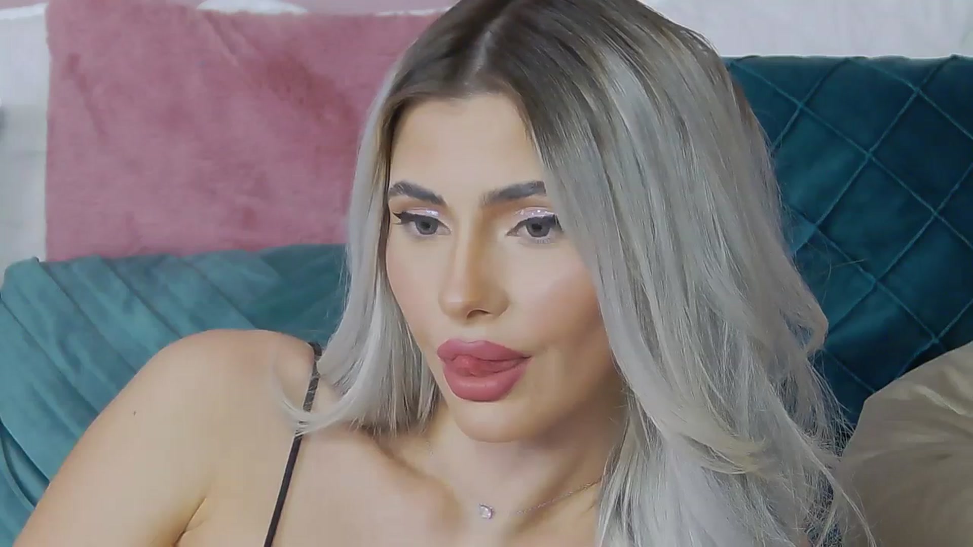 Gallery image thumbnail from ElaBlue's myfreecams stream on, 11/09/2023, 06:46 image 17 of 20