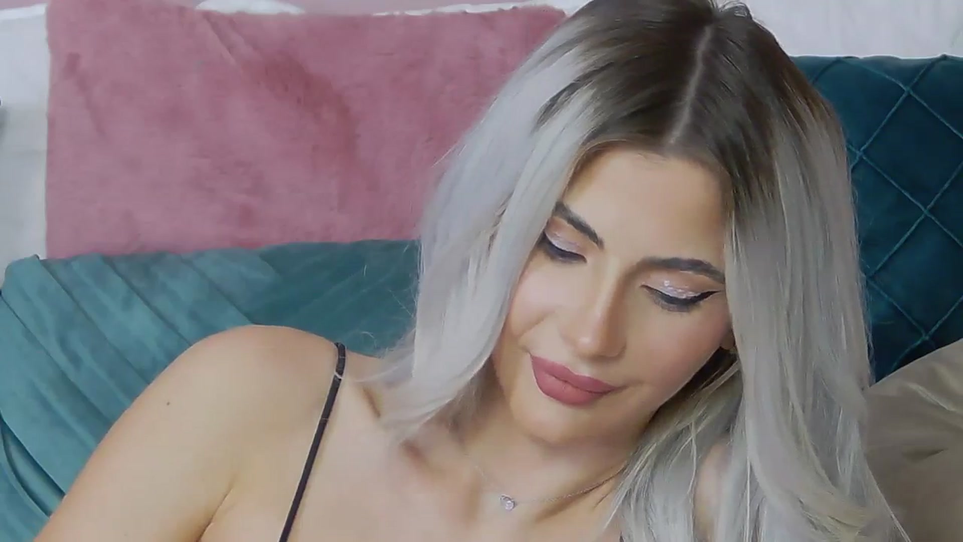 Gallery image thumbnail from ElaBlue's myfreecams stream on, 11/09/2023, 06:46 image 12 of 20