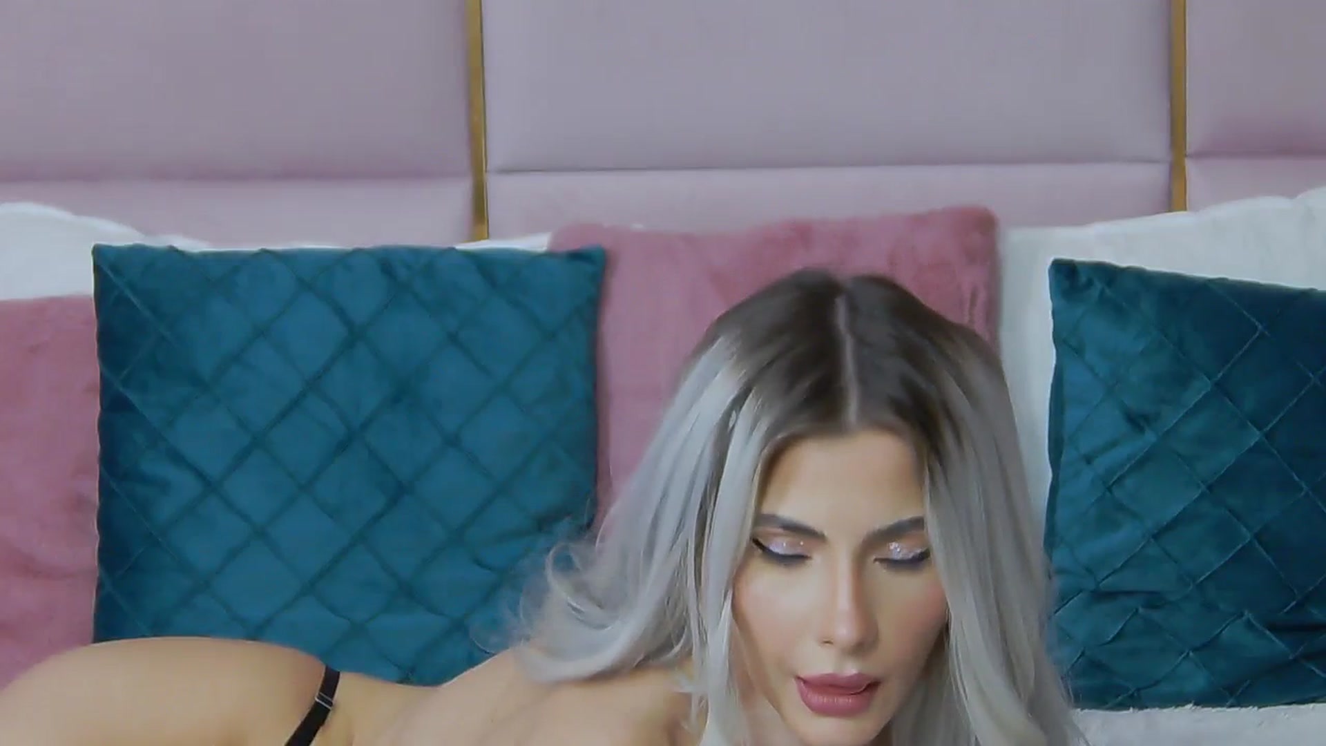 Gallery image thumbnail from ElaBlue's myfreecams stream on, 11/09/2023, 10:17 image 20 of 20