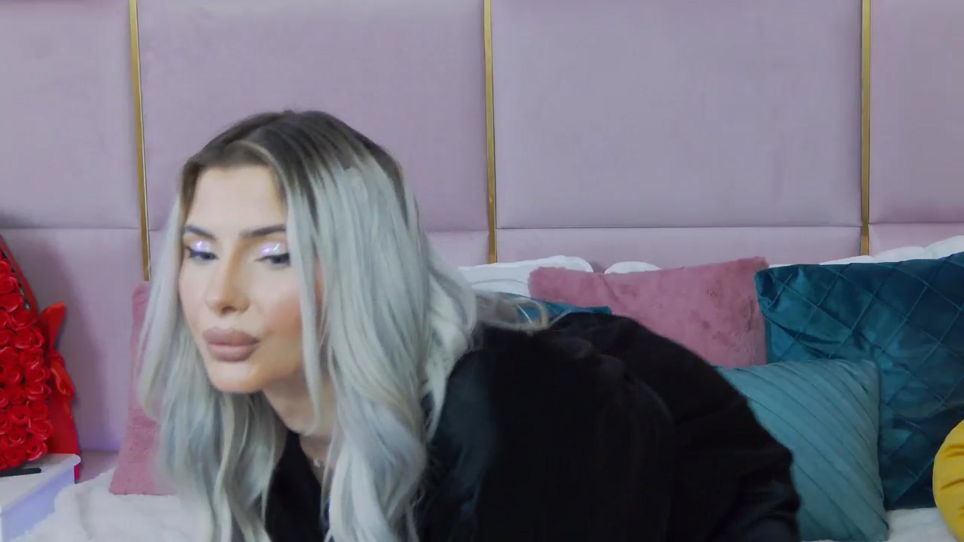 Gallery image thumbnail from ElaBlue's myfreecams stream on, 11/11/2023, 07:42 image 9 of 20