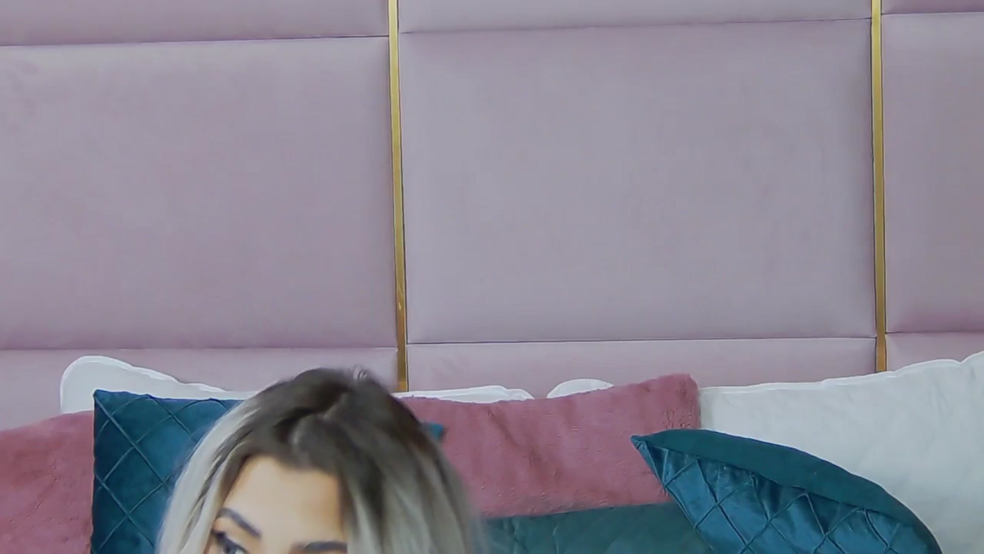 Gallery image thumbnail from ElaBlue's myfreecams stream on, 11/16/2023, 24:57 image 9 of 20