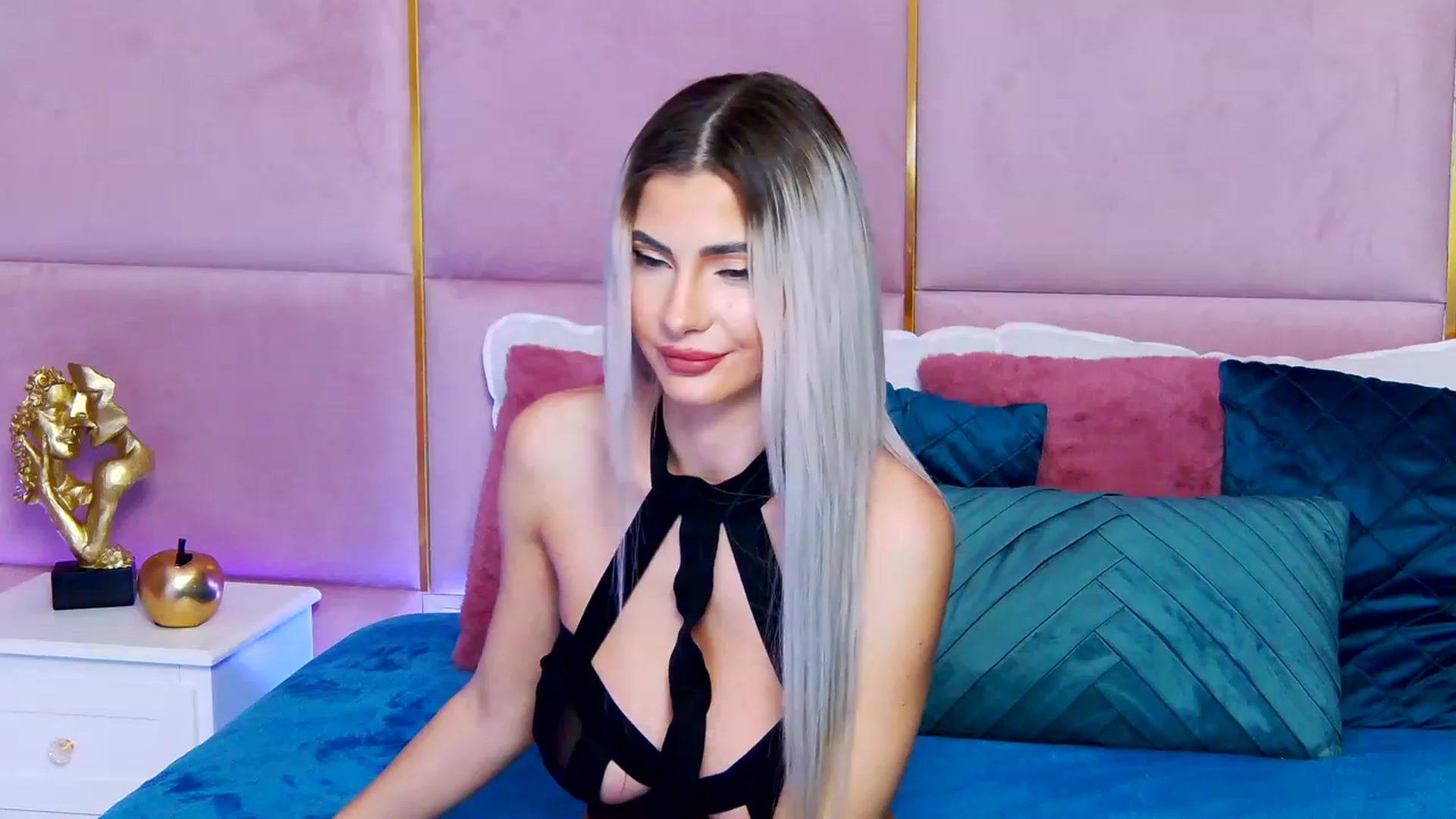 Gallery image thumbnail from ElaBlue's myfreecams stream on, 11/30/2023, 01:01 image 17 of 20