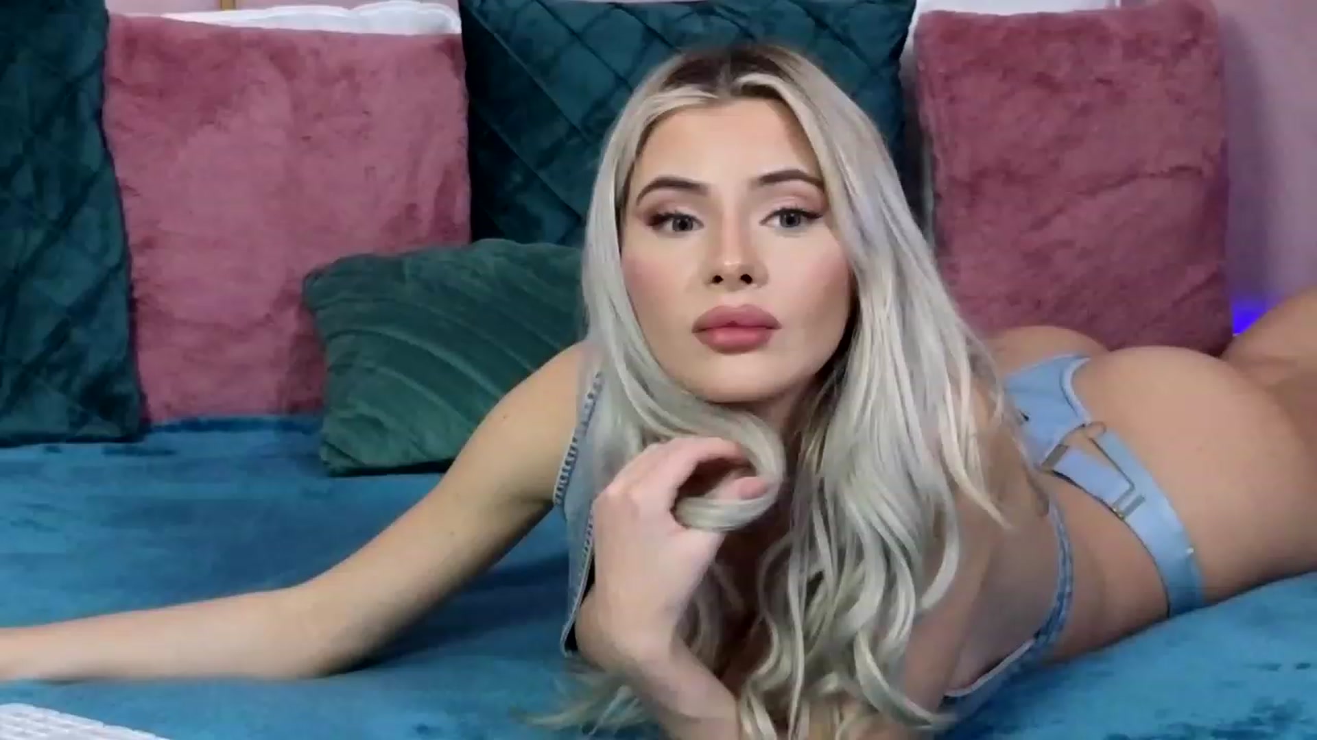 Gallery image thumbnail from ElaBlue's myfreecams stream on, 03/05/2024, 11:29 image 13 of 20