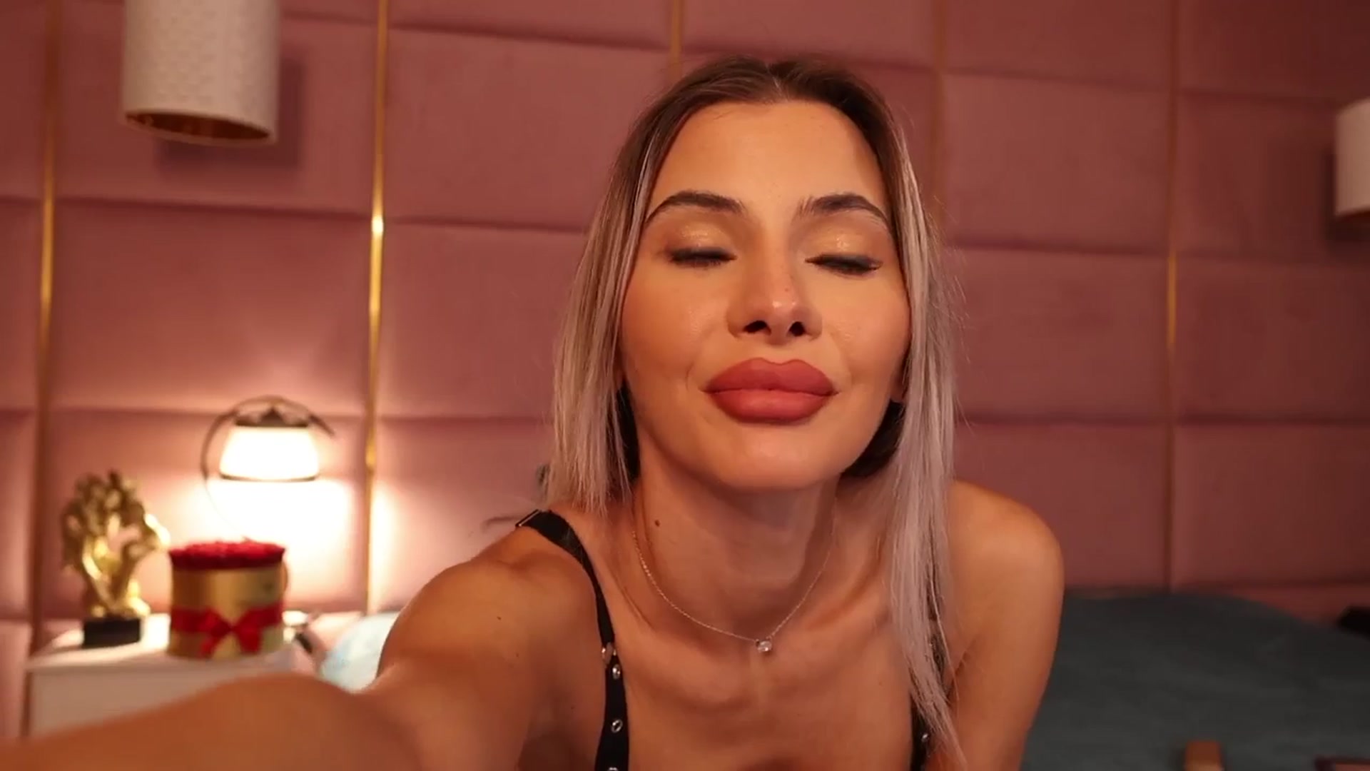 Gallery image thumbnail from ElaBlue's myfreecams stream on, 09/17/2024, 04:21 image 6 of 20