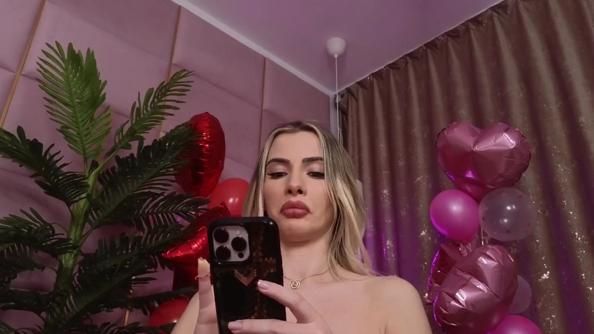 Gallery image thumbnail from ElaBlue's myfreecams stream on, 03/03/2025, 07:18 image 13 of 20