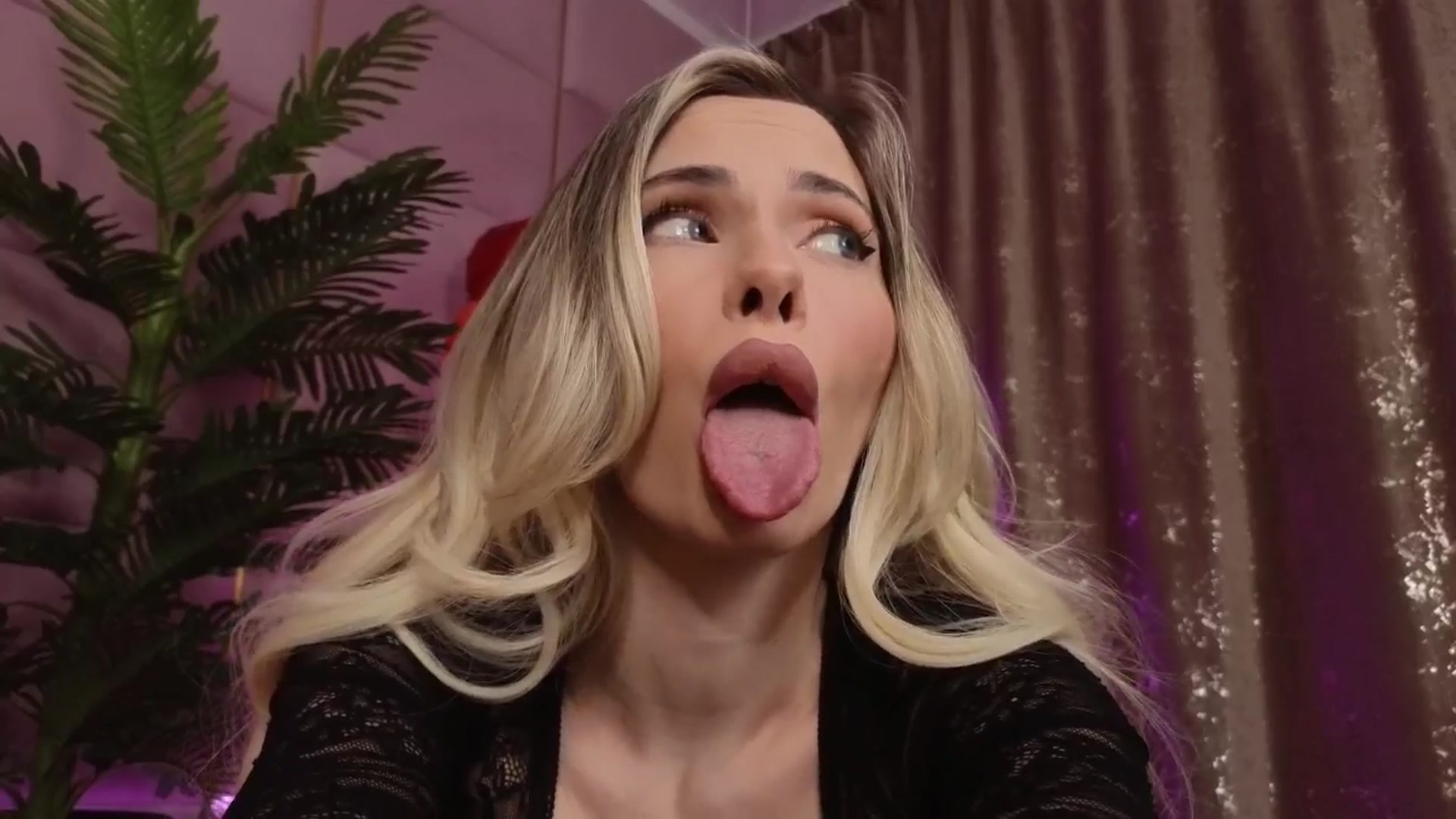 Gallery image thumbnail from ElaBlue's myfreecams stream on, 04/15/2025, 24:02 image 4 of 20