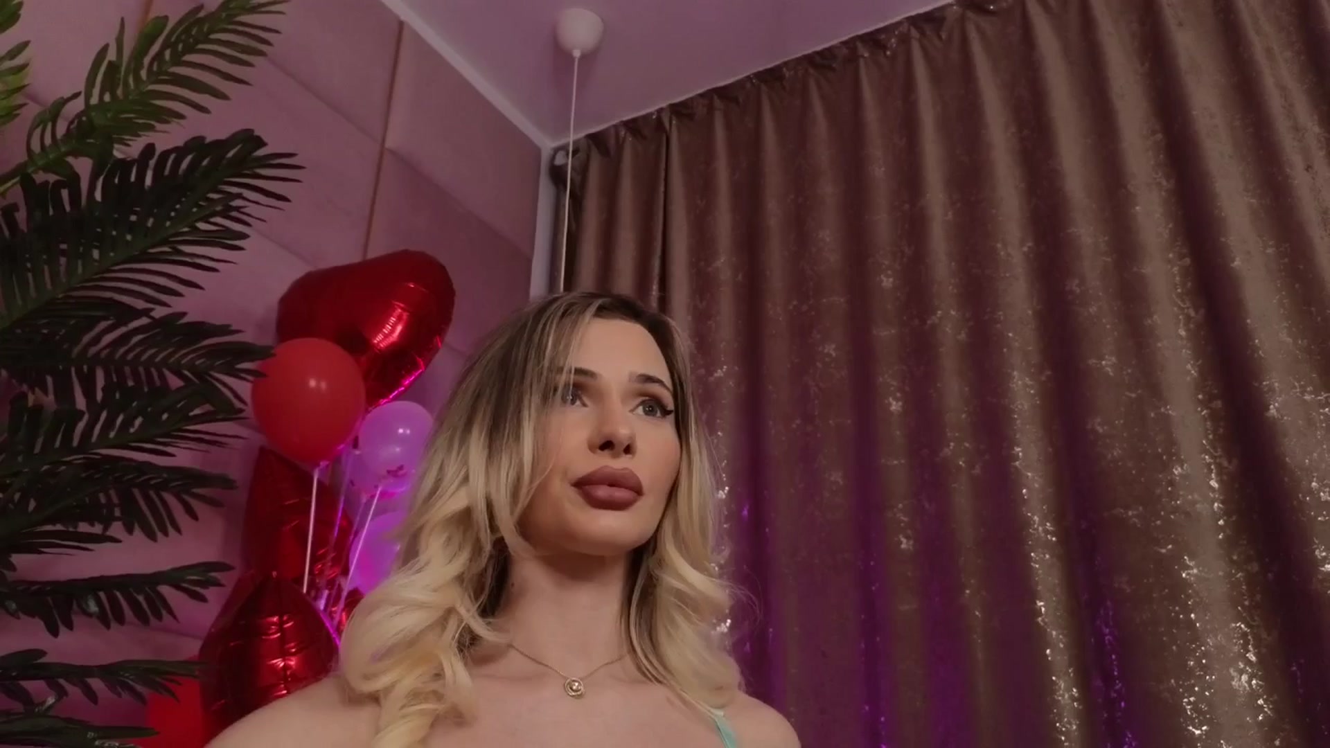 Gallery image thumbnail from ElaBlue's myfreecams stream on, 04/28/2025, 21:21 image 11 of 20