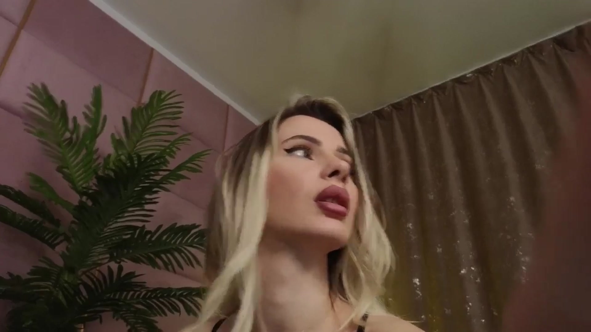 Gallery image thumbnail from ElaBlue's myfreecams stream on, 05/09/2025, 06:19 image 17 of 20