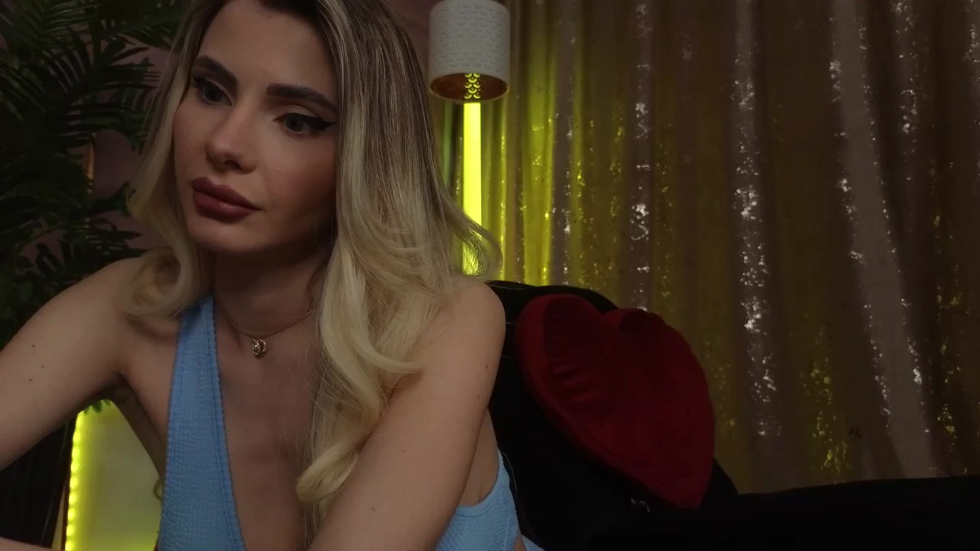 Gallery image thumbnail from ElaBlue's myfreecams stream on, 05/12/2025, 22:31 image 11 of 20