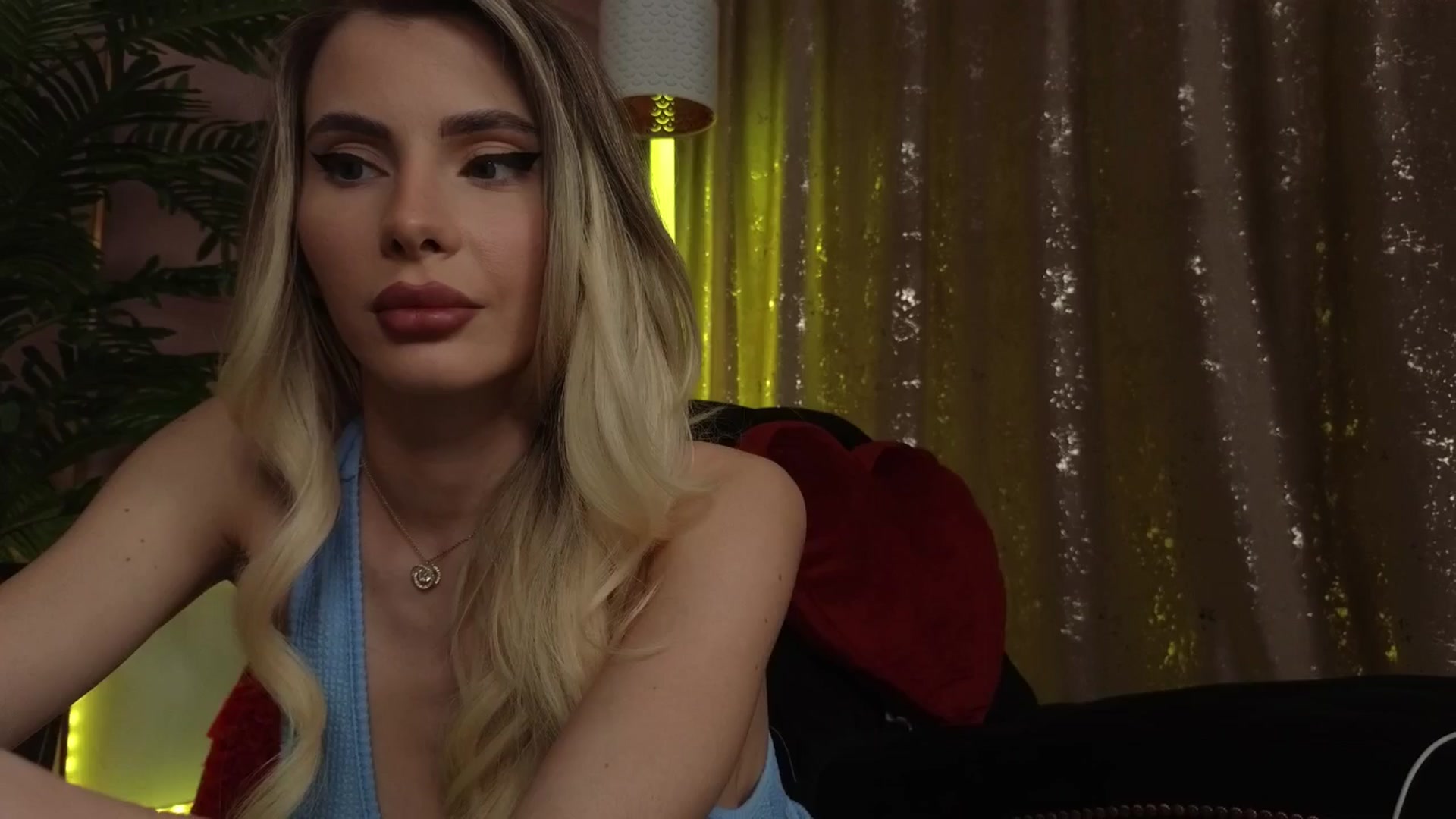 Gallery image thumbnail from ElaBlue's myfreecams stream on, 05/13/2025, 24:39 image 11 of 20