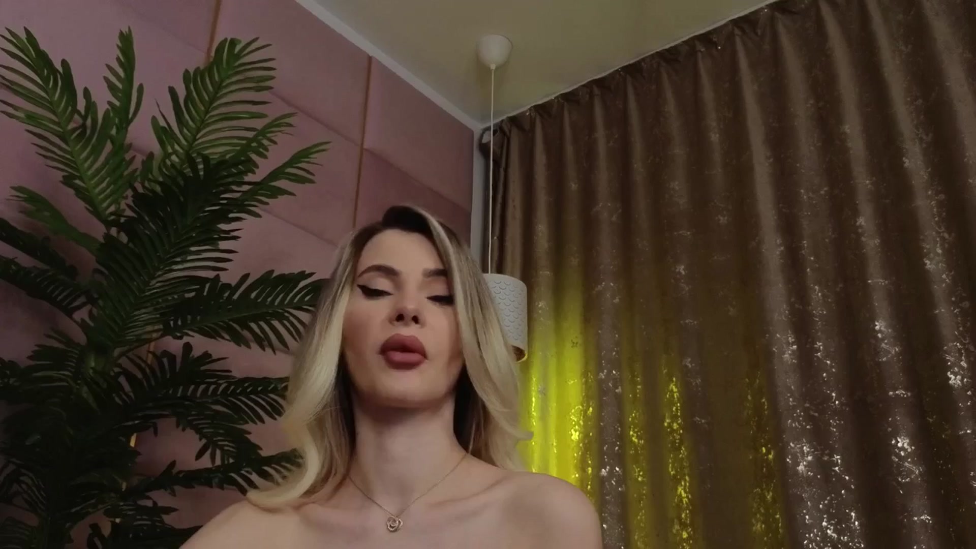 Gallery image thumbnail from ElaBlue's myfreecams stream on, 05/16/2025, 03:59 image 1 of 20