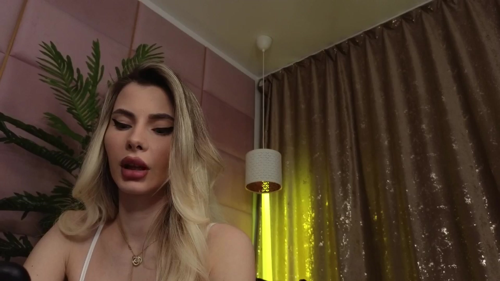 Gallery image thumbnail from ElaBlue's myfreecams stream on, 05/16/2025, 23:28 image 8 of 20