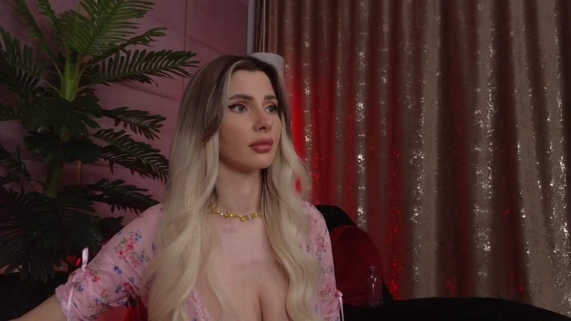 Gallery image thumbnail from ElaBlue's myfreecams stream on, 06/20/2025, 02:47 image 19 of 20