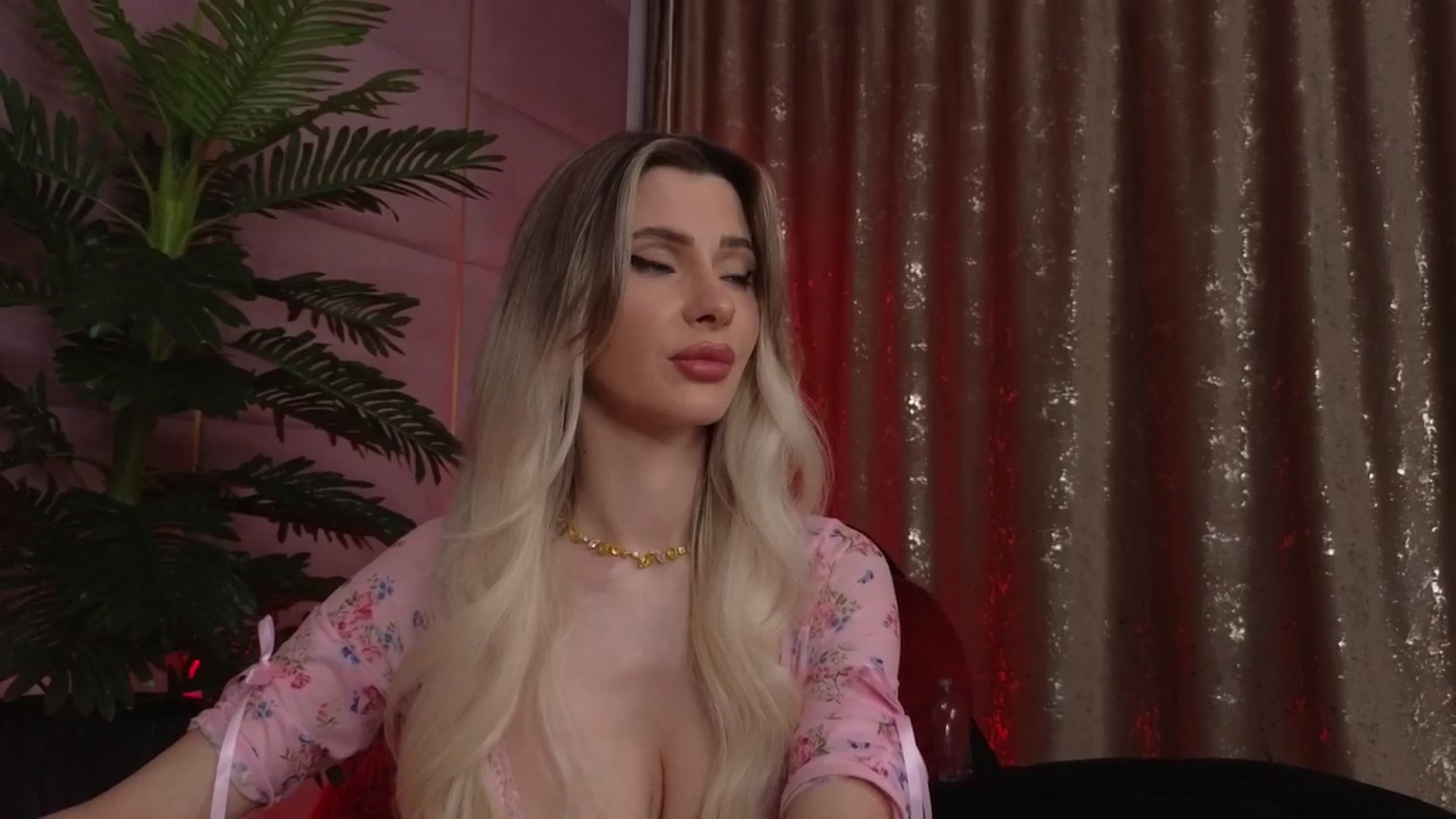 Gallery image thumbnail from ElaBlue's myfreecams stream on, 06/20/2025, 02:47 image 18 of 20