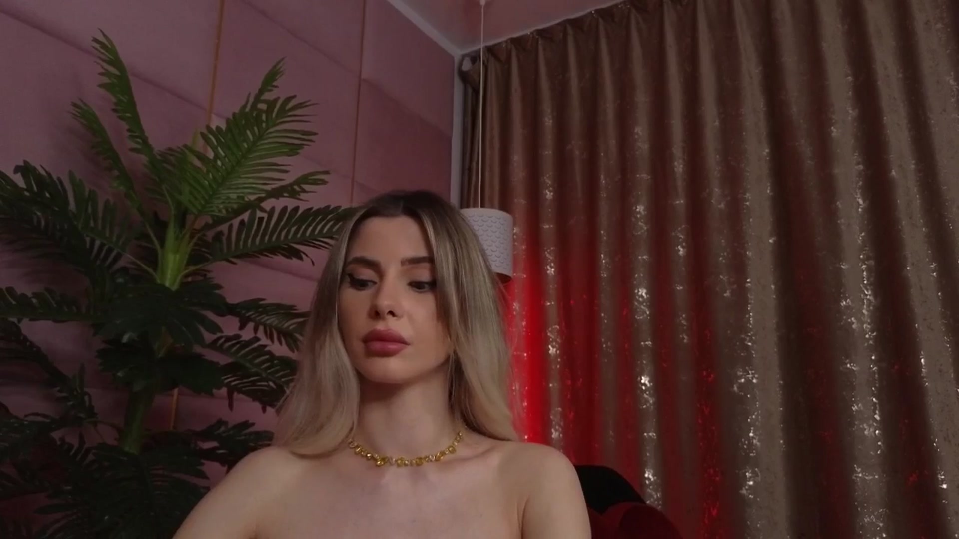 Gallery image thumbnail from ElaBlue's myfreecams stream on, 06/20/2025, 05:55 image 4 of 20