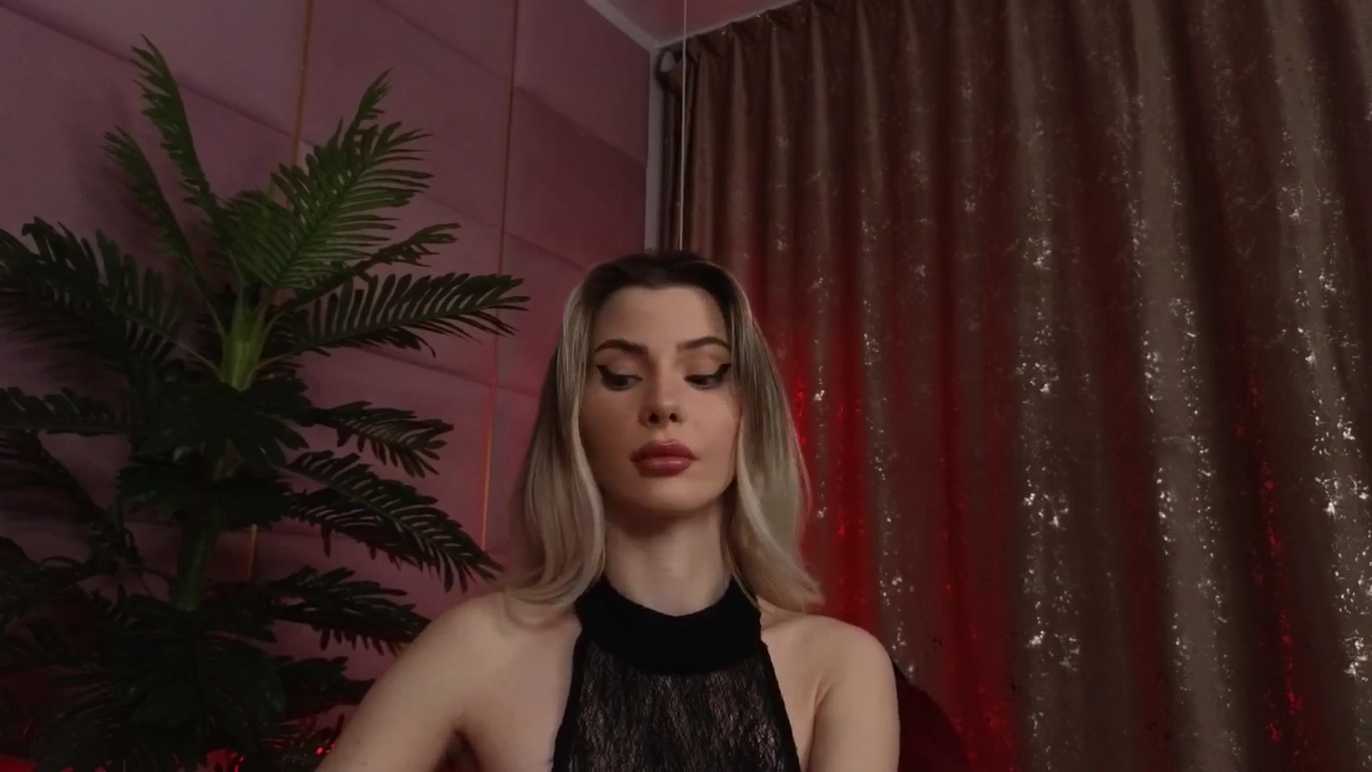 Gallery image thumbnail from ElaBlue's myfreecams stream on, 06/20/2025, 23:56 image 13 of 20