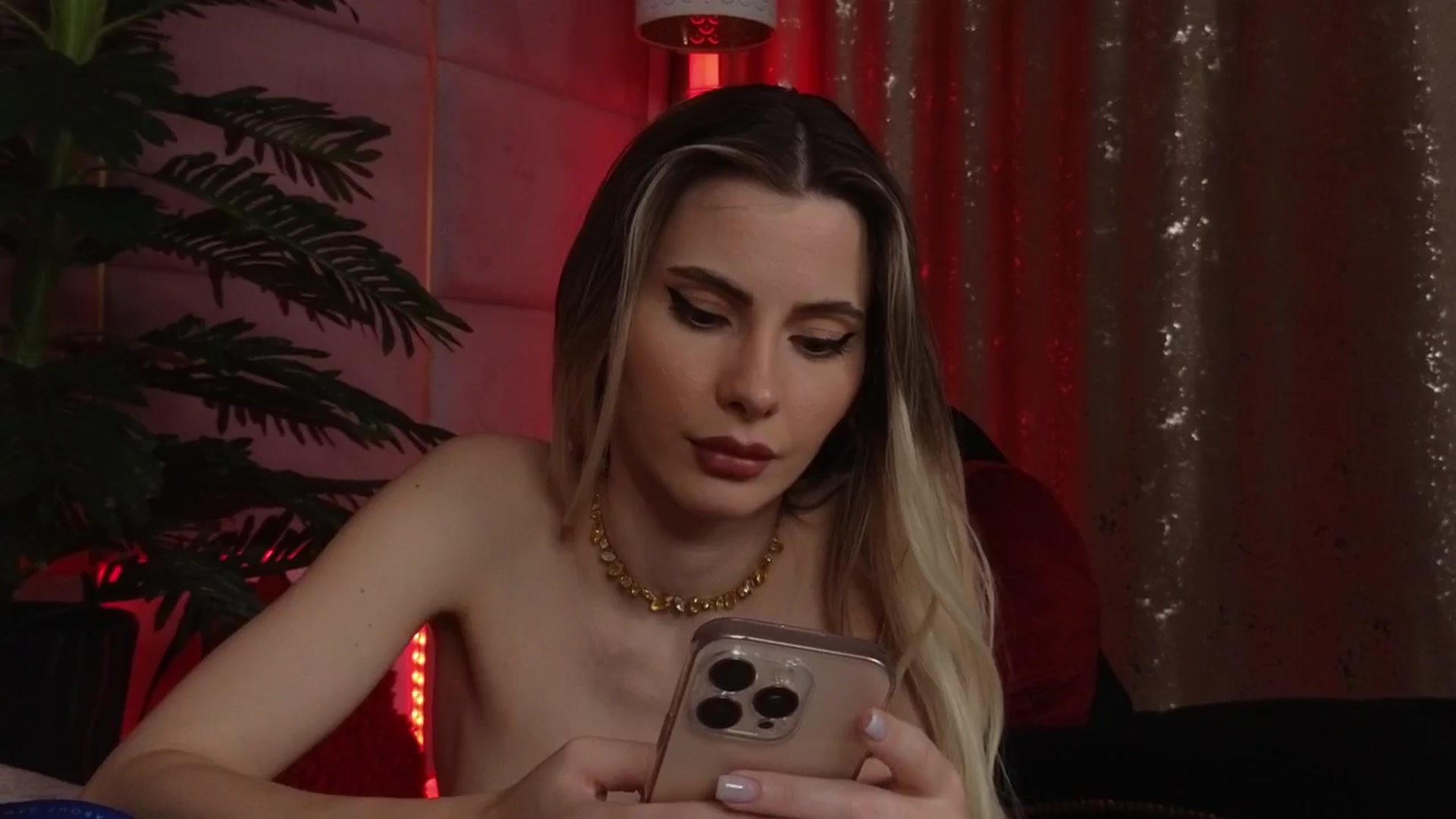 Gallery image thumbnail from ElaBlue's myfreecams stream on, 06/23/2025, 04:29 image 9 of 20